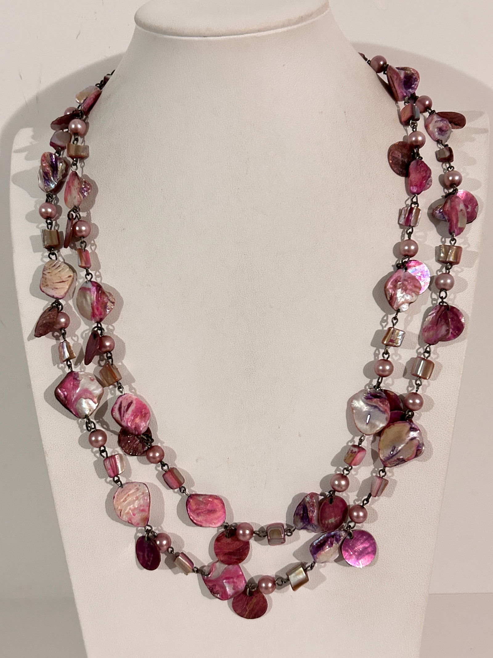 Vintage Lane Bryant Mother Of Pearl Necklace Sz 40": Vintage Lane Bryant Mother Of Pearl Necklace Sz 40" Please view all photos as they are part of the description and condition of this Item, Feel free to contact me with questions or picture requests! U