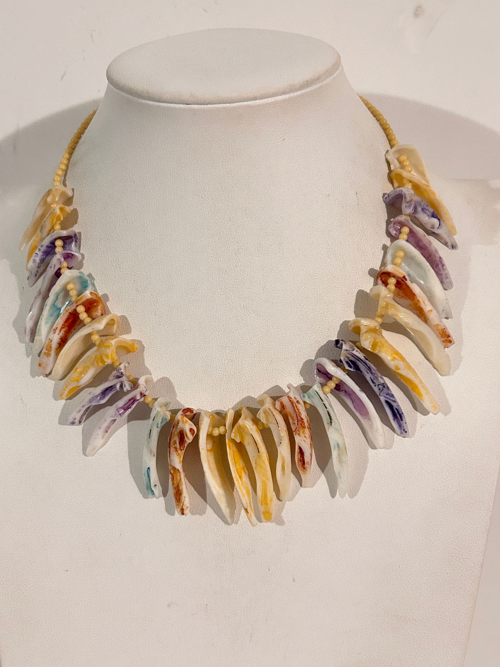 Vintage shell Necklace Sz 15" (1 of 5)