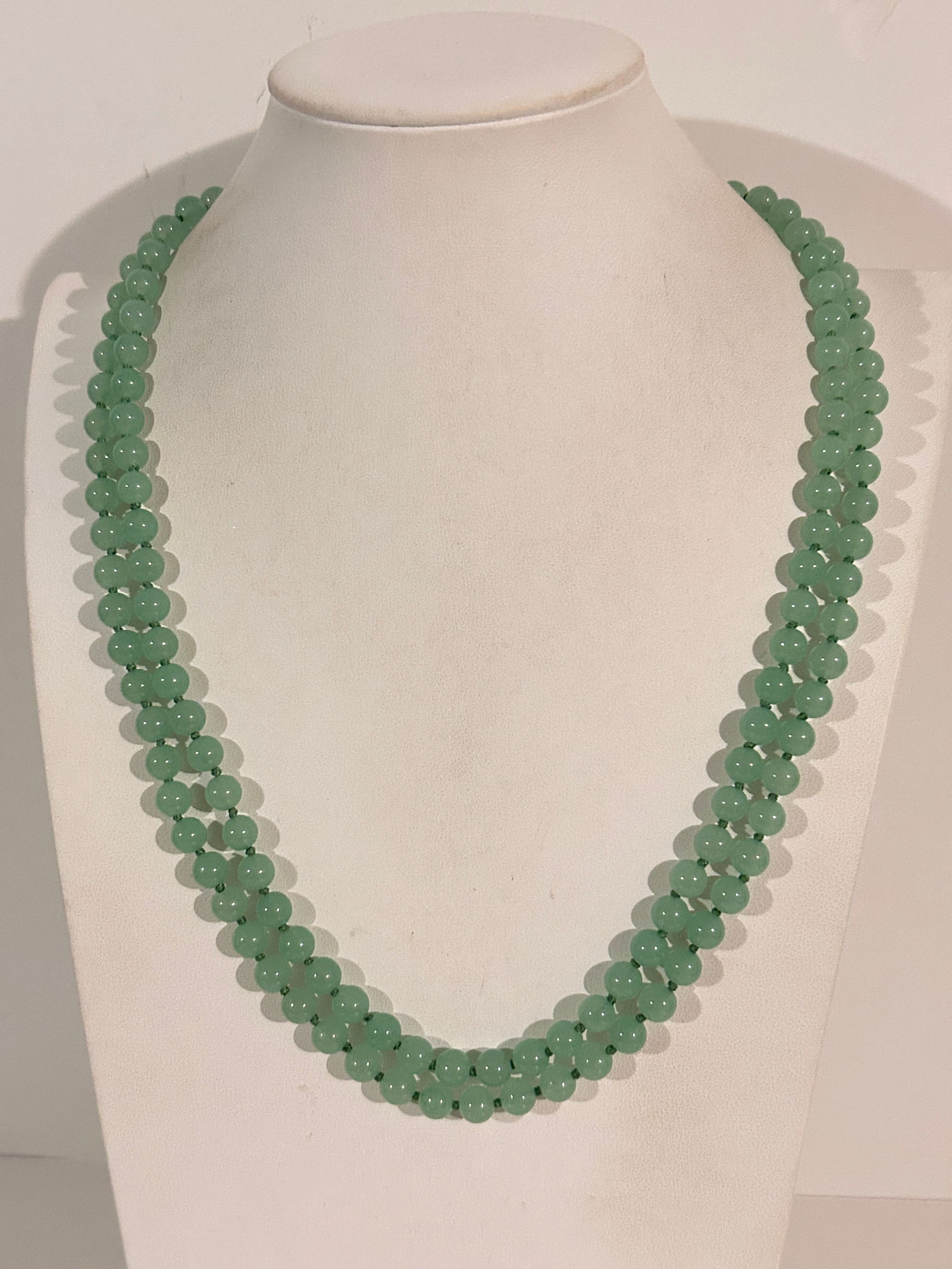 Vintage Jadeite beaded tested Necklace Sz 48": Vintage Jadeite beaded tested Necklace Sz 48" Please view all photos as they are part of the description and condition of this Item, Feel free to contact me with questions or picture requests! Used It