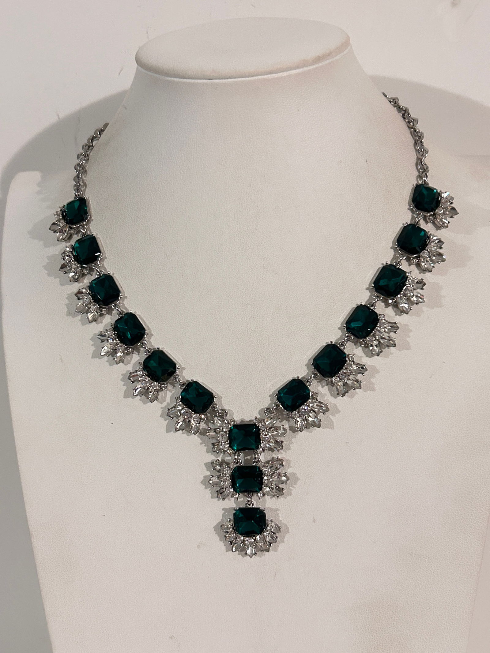 Charter Club Green Rhinestone Silver Tone Statement Necklace Adjustable Length 18" (1 of 5)