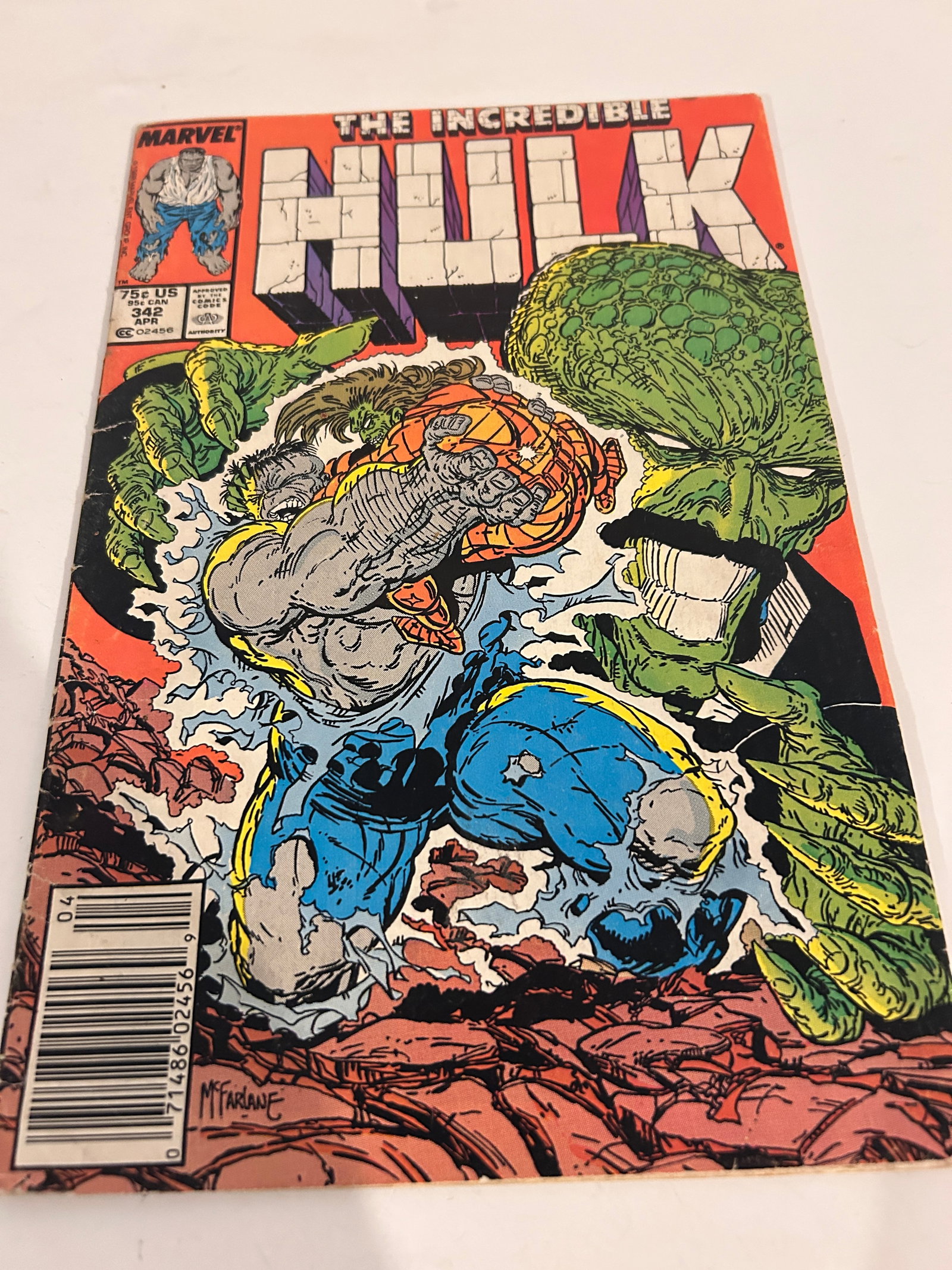 Vintage Comic Book The Incredible Hulk # 342: Vintage Comic Book The Incredible Hulk # 342 Please view all photos as they are part of the description and condition of this Item, Feel free to contact me with questions or picture requests! Used Ite