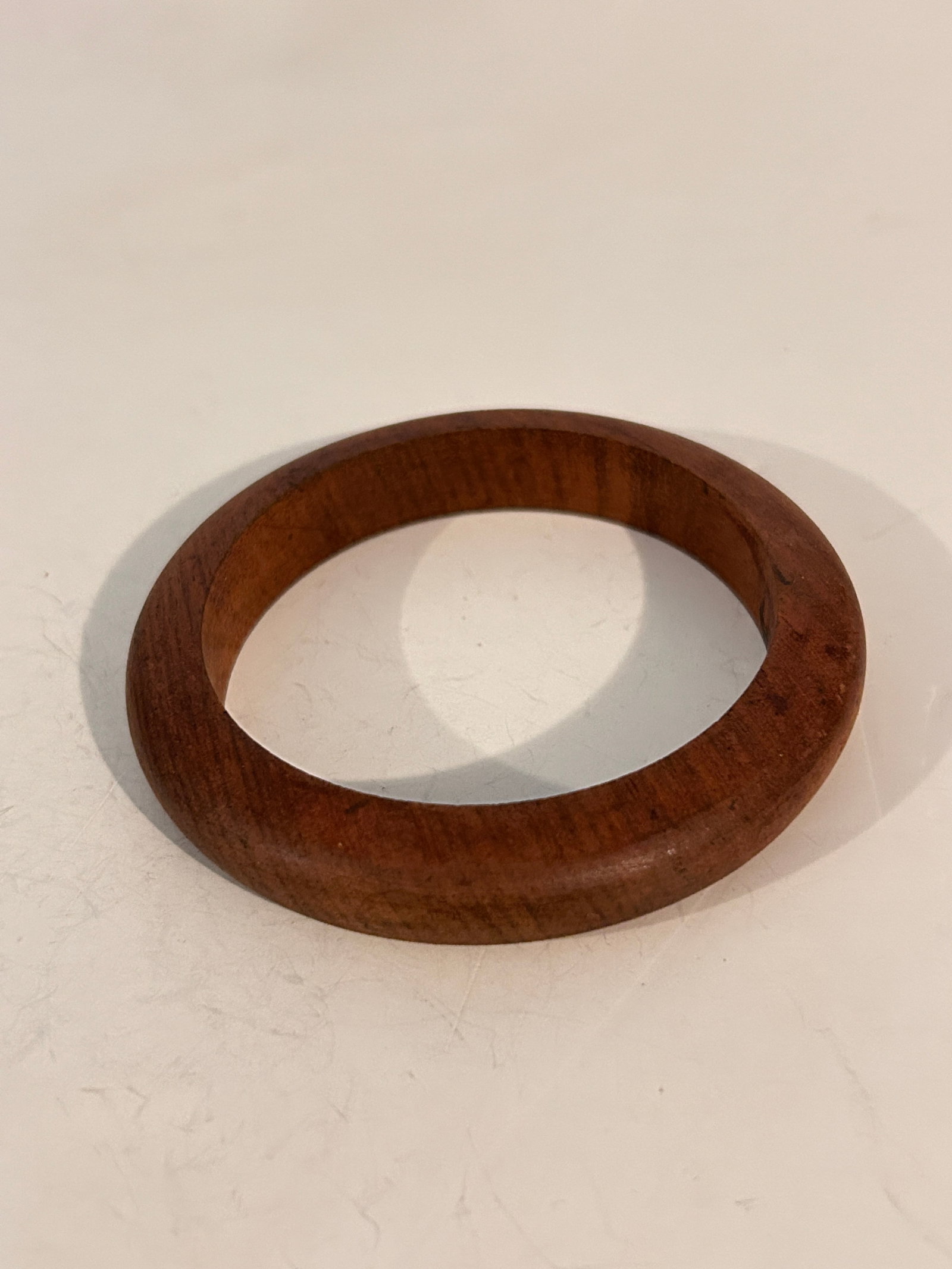 Vintage wood walnut Bracelet Sz 7": Vintage wood walnut Bracelet Sz 7" Please view all photos as they are part of the description and condition of this Item, Feel free to contact me with questions or picture requests! Used Item AS IS