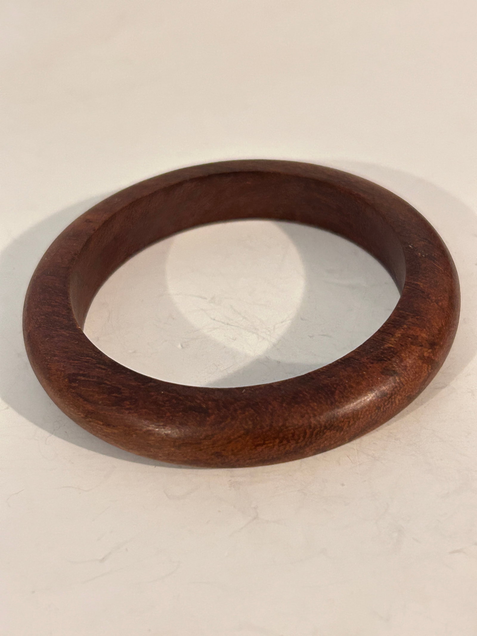 Vintage wood walnut Bracelet Sz 7": Vintage wood walnut Bracelet Sz 7" Please view all photos as they are part of the description and condition of this Item, Feel free to contact me with questions or picture requests! Used Item AS IS