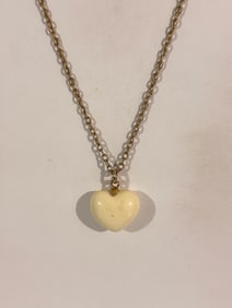 Vintage Gold tone acrylic heart pendant Necklace Sz 24"