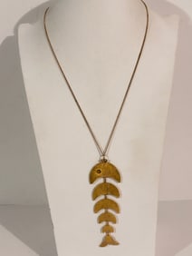 Vintage Gold tone fish pendant Necklace Sz 23"