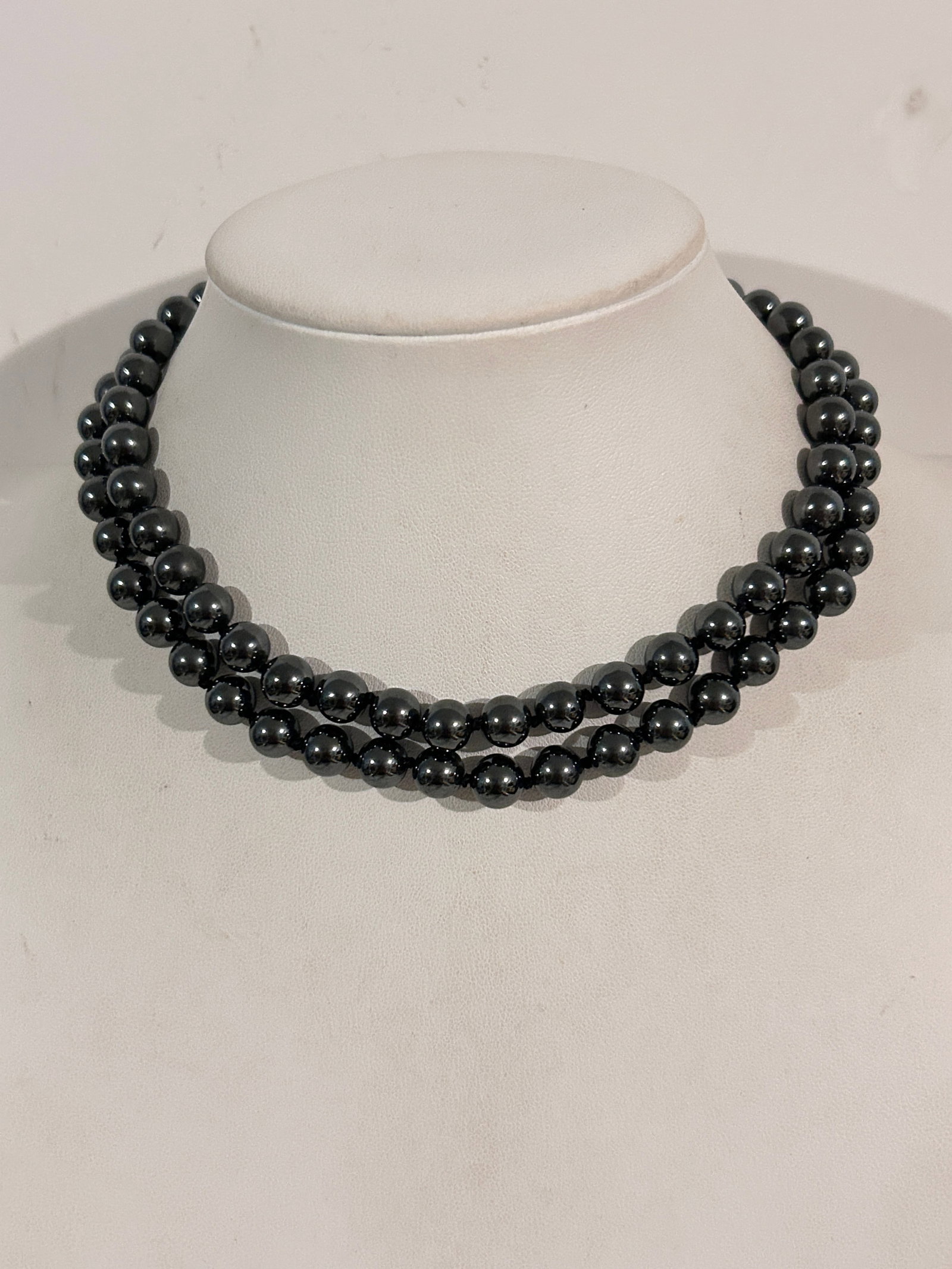 Vintage Hematite/black brad Necklace Sz 29": Vintage Hematite/black brad Necklace Sz 29" Please view all photos as they are part of the description and condition of this Item, Feel free to contact me with questions or picture requests! Used Item
