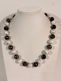 Vintage large bead Necklace Sz 21"