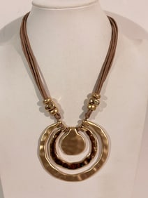 Vintage ST. Thomas Gold tone pendant Necklace Sz 17"