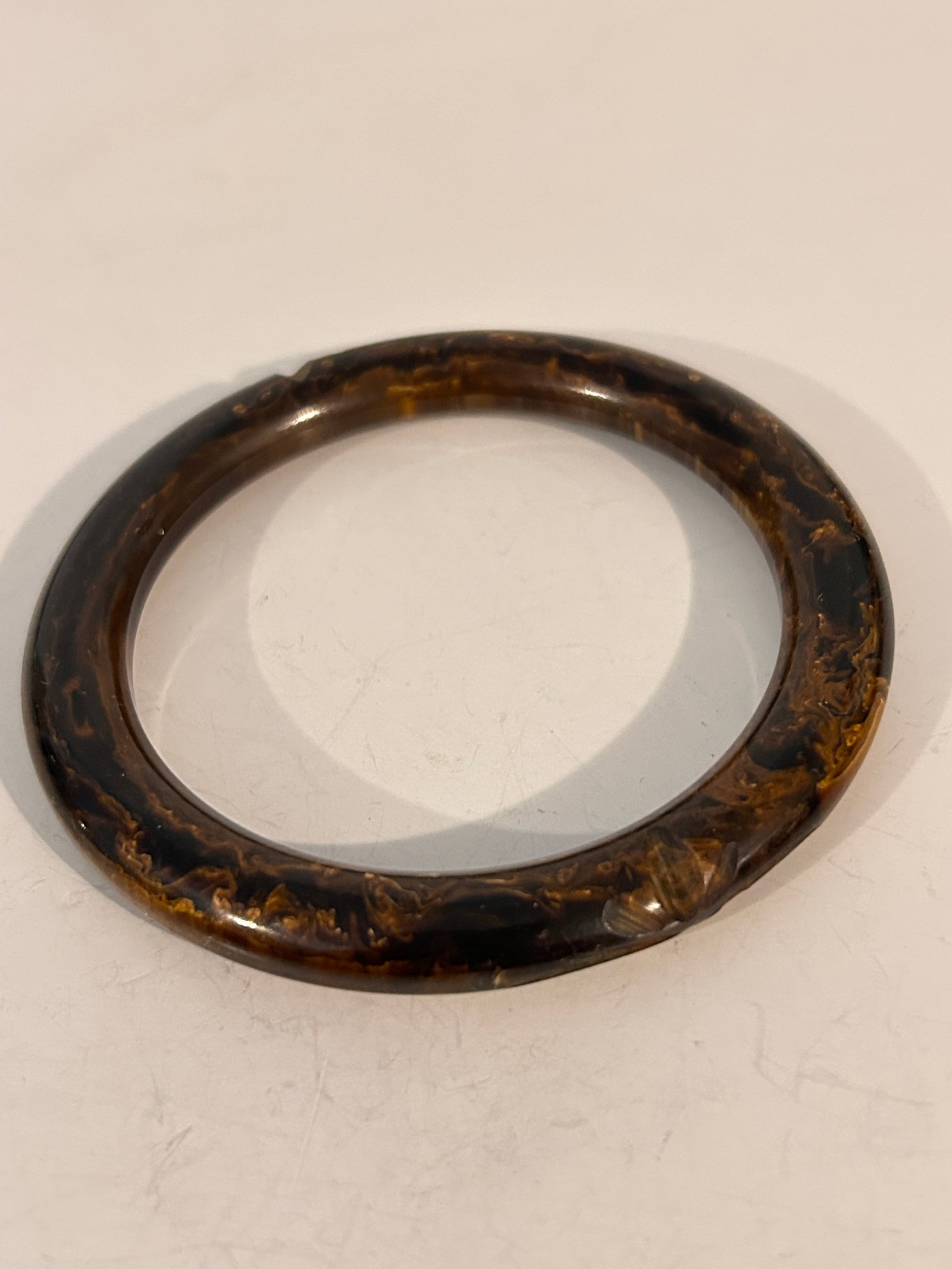 Vintage Brown swirl Bakalite bangle Bracelet Sz 7": Vintage Brown swirl Bakalite bangle Bracelet Sz 7" Please view all photos as they are part of the description and condition of this Item, Feel free to contact me with questions or picture requests! Us