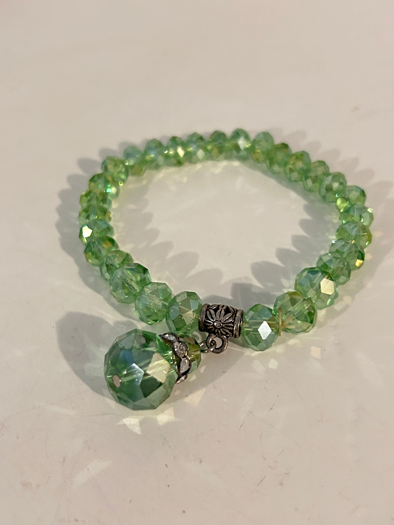 Vintage green bead stretch Bracelet Sz 7" (1 of 4)