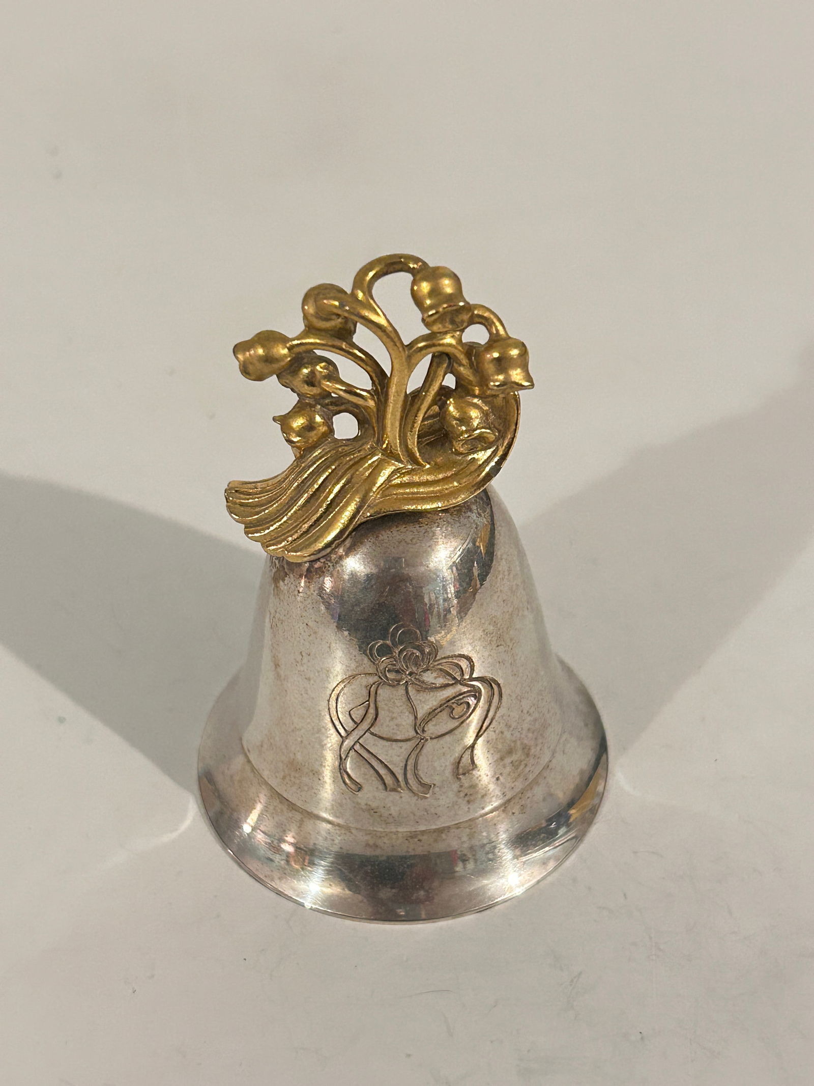 Vintage Kirk Stieff Music Box: Vintage Kirk Stieff Music Box Please view all photos as they are part of the description and condition of this Item, Feel free to contact me with questions or picture requests! Used Item AS IS