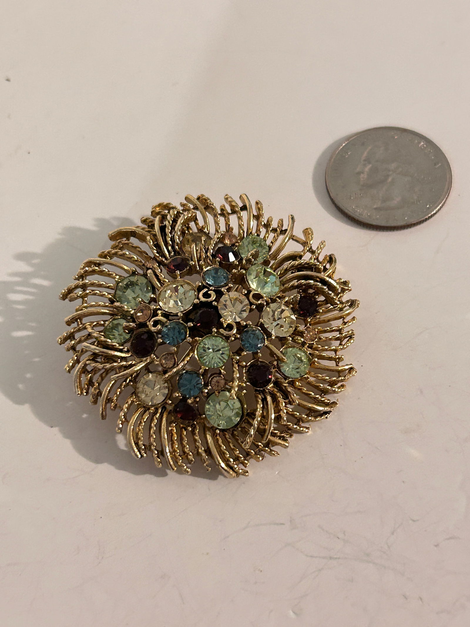 Vintage Graziano Rhinestone Swirl Pin Brooch Gold Tone (1 of 5)