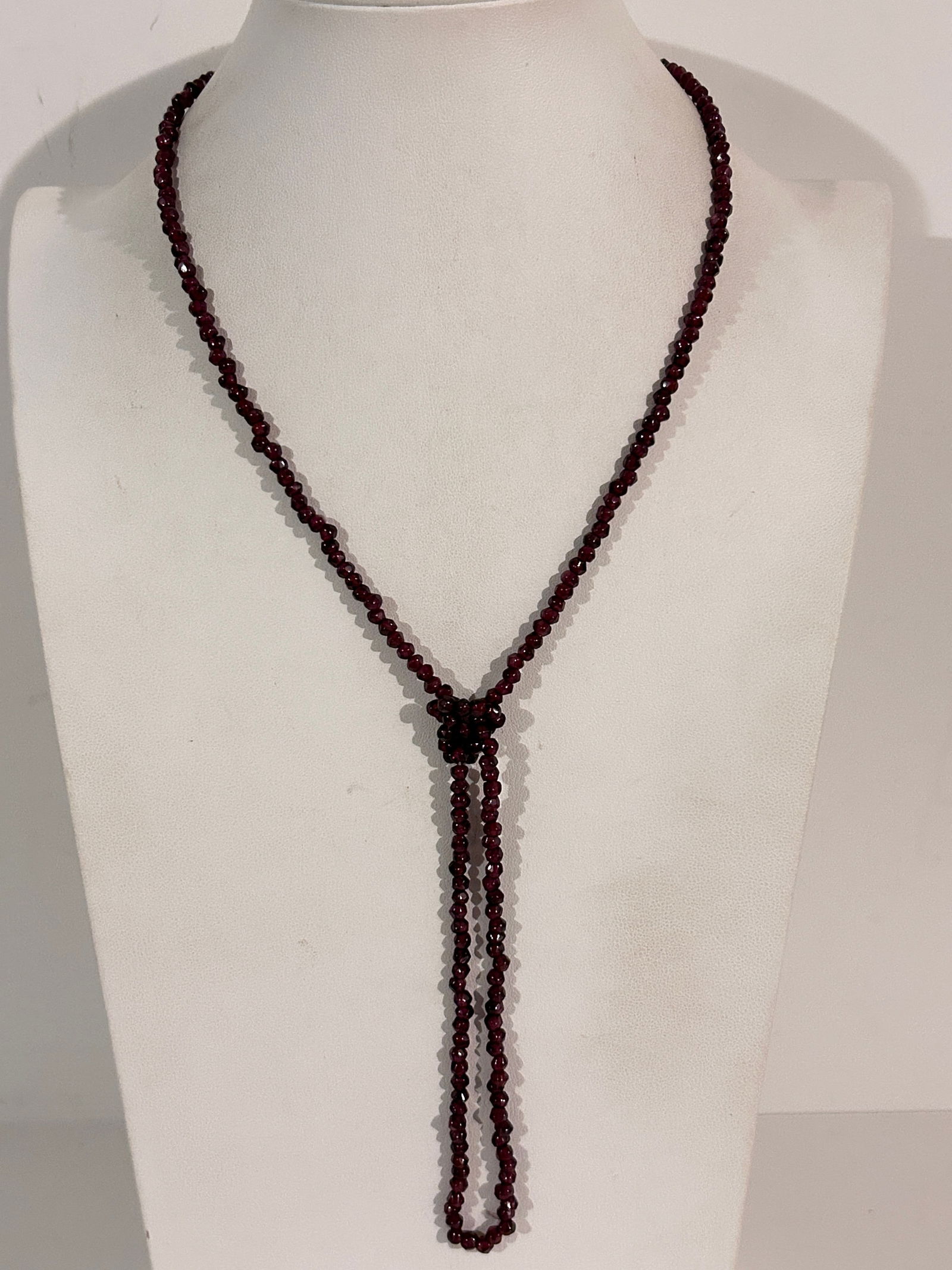 Vintage Amethyst bead Necklace Sz 20": Vintage Amethyst bead Necklace Sz 20" Please view all photos as they are part of the description and condition of this Item, Feel free to contact me with questions or picture requests! Used Item AS IS