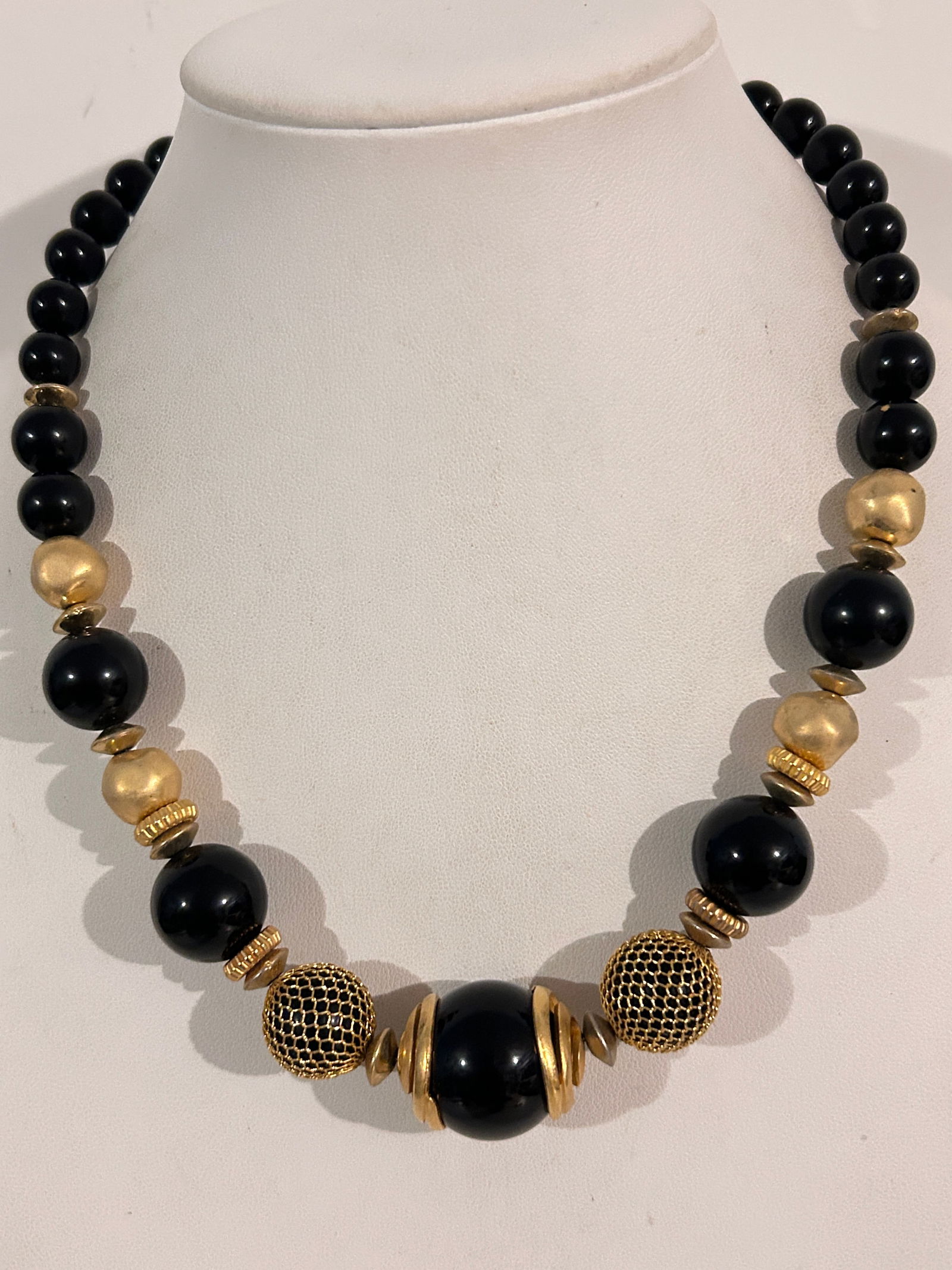 Vintage Gold tone beaded black Necklace Sz 18": Vintage Gold tone beaded black Necklace Sz 18" Please view all photos as they are part of the description and condition of this Item, Feel free to contact me with questions or picture requests! Used I