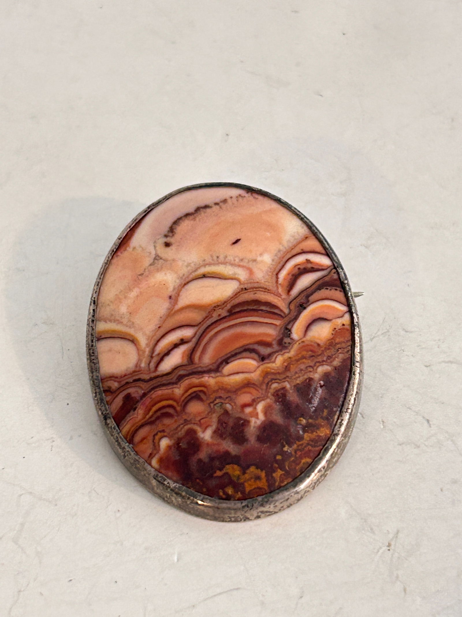 Vintage Sterling Silver Agate Brooch: Vintage Sterling Silver Agate Brooch Please view all photos as they are part of the description and condition of this Item, Feel free to contact me with questions or picture requests! Used Item AS IS