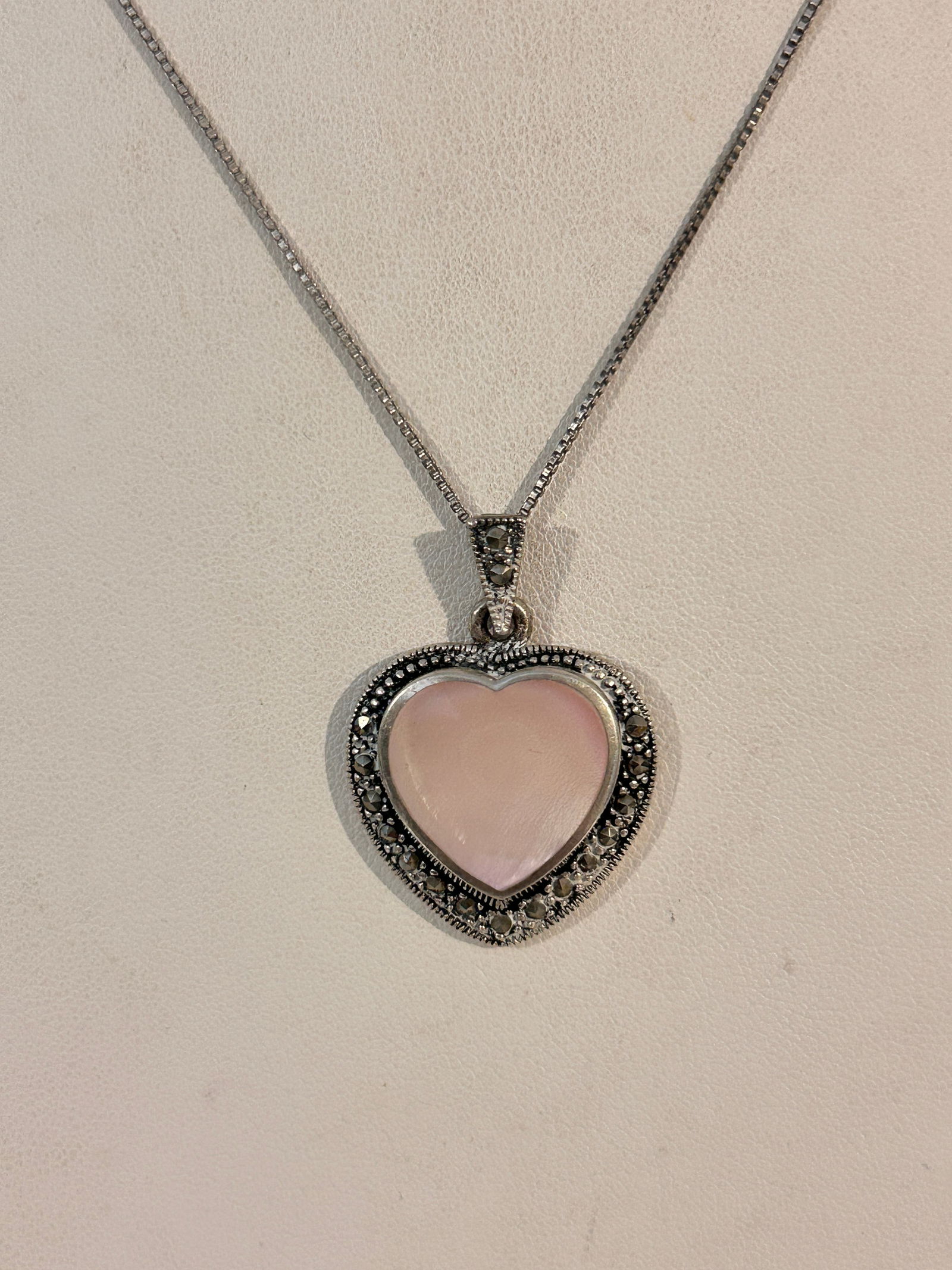 Vintage Sterling Silver pink Amethyst marcasite heart pendant Necklace Sz 17": Vintage Sterling Silver pink Amethyst marcasite heart pendant Necklace Sz 17" Please view all photos as they are part of the description and condition of this Item, Feel free to contact me with questi