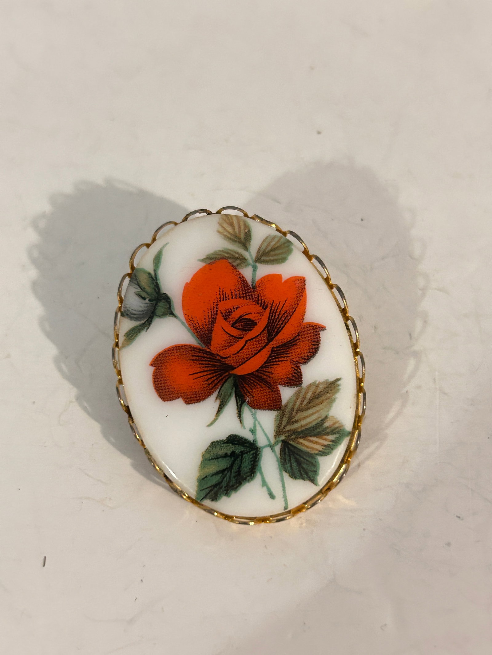 Vintage Limoges Porcelain hand painted Brooch: Vintage Limoges Porcelain hand painted Brooch Please view all photos as they are part of the description and condition of this Item, Feel free to contact me with questions or picture requests! Used It