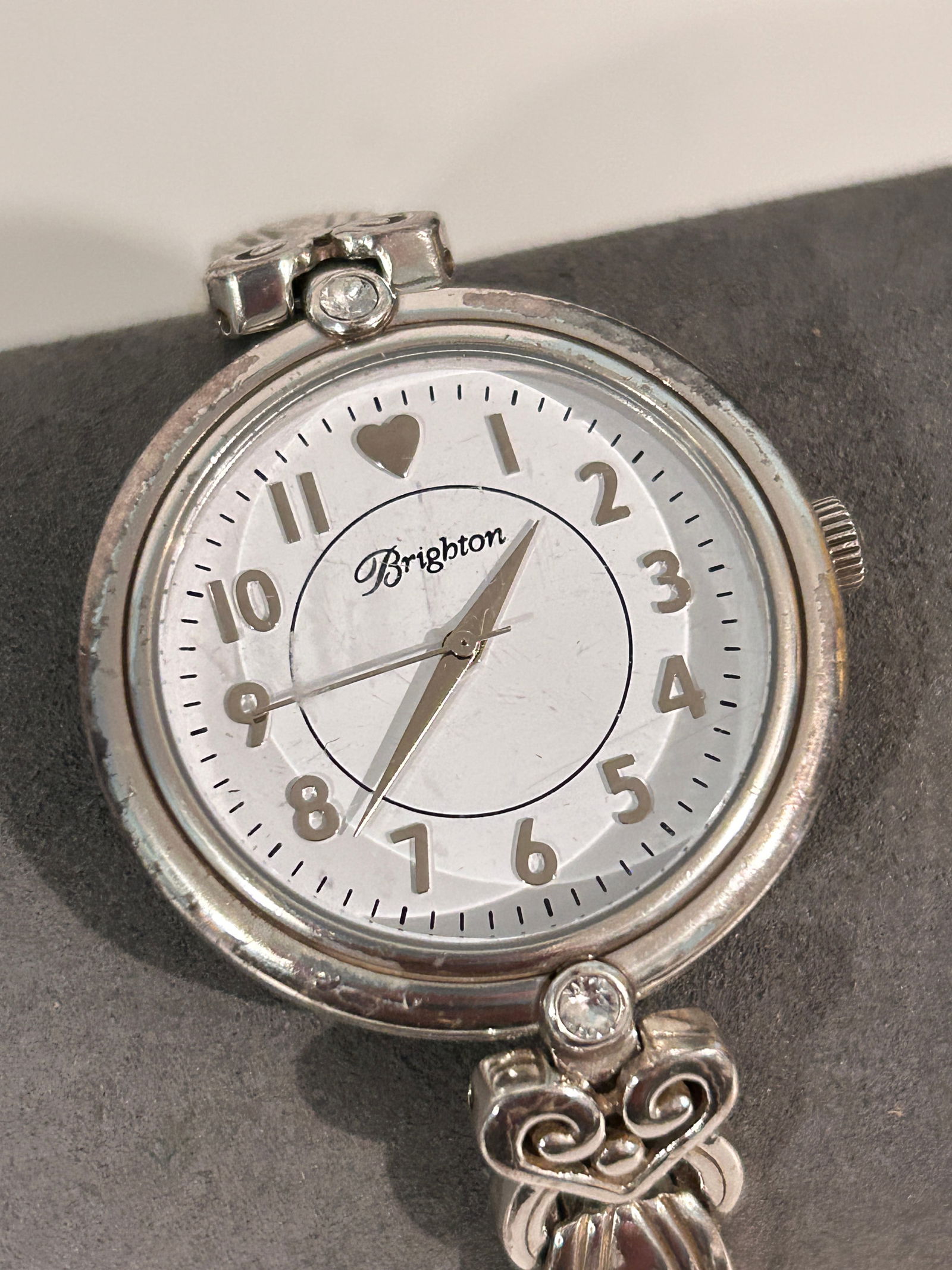 Vintage Brigthton quartz working Watch La Palma: Vintage Brigthton quartz working Watch La Palma Please view all photos as they are part of the description and condition of this Item, Feel free to contact me with questions or picture requests! Used