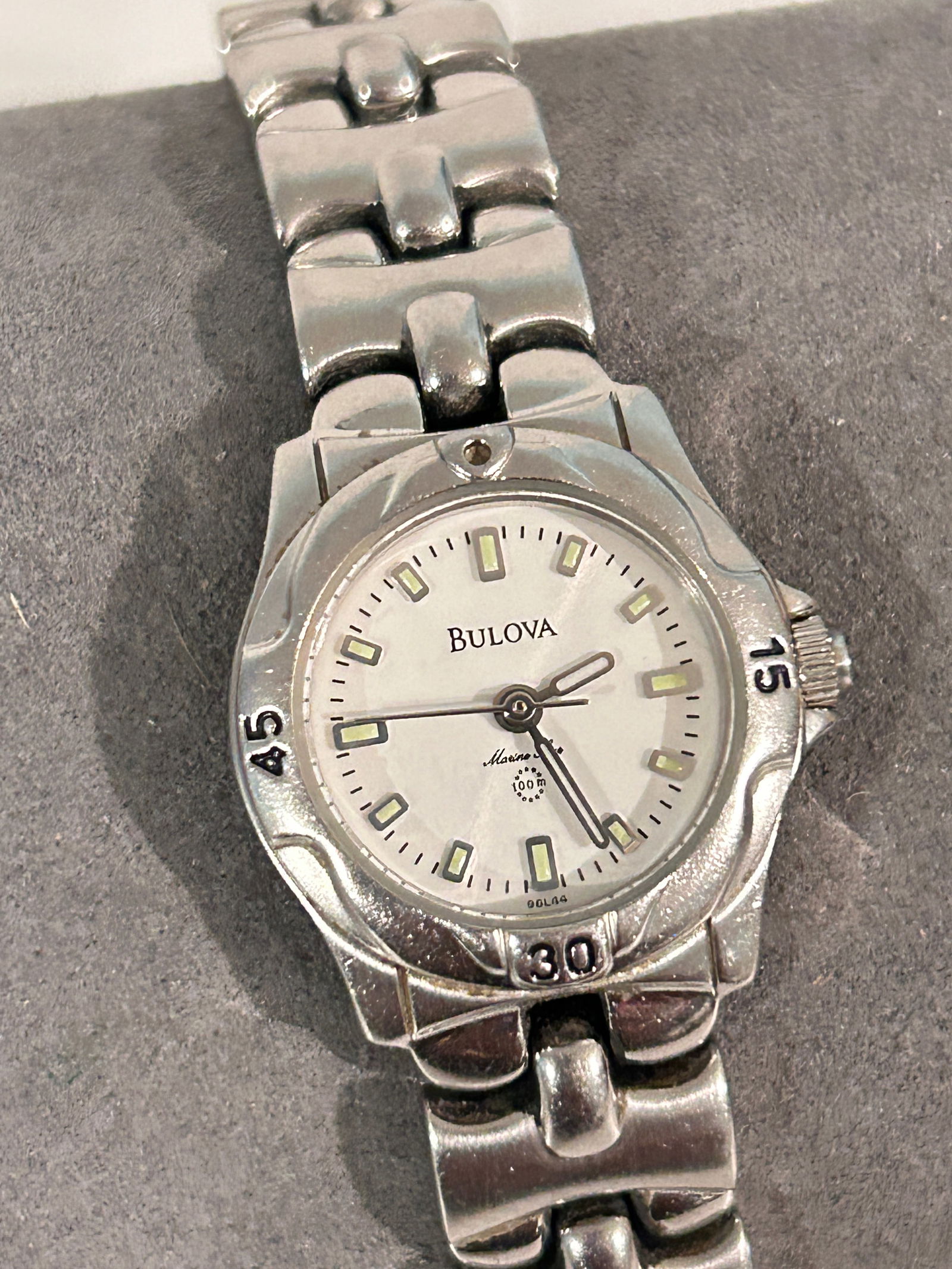 Bulova working quartz Marine Star 100M Watch: Bulova working quartz Marine Star 100M Watch Please view all photos as they are part of the description and condition of this Item, Feel free to contact me with questions or picture requests! Used Ite