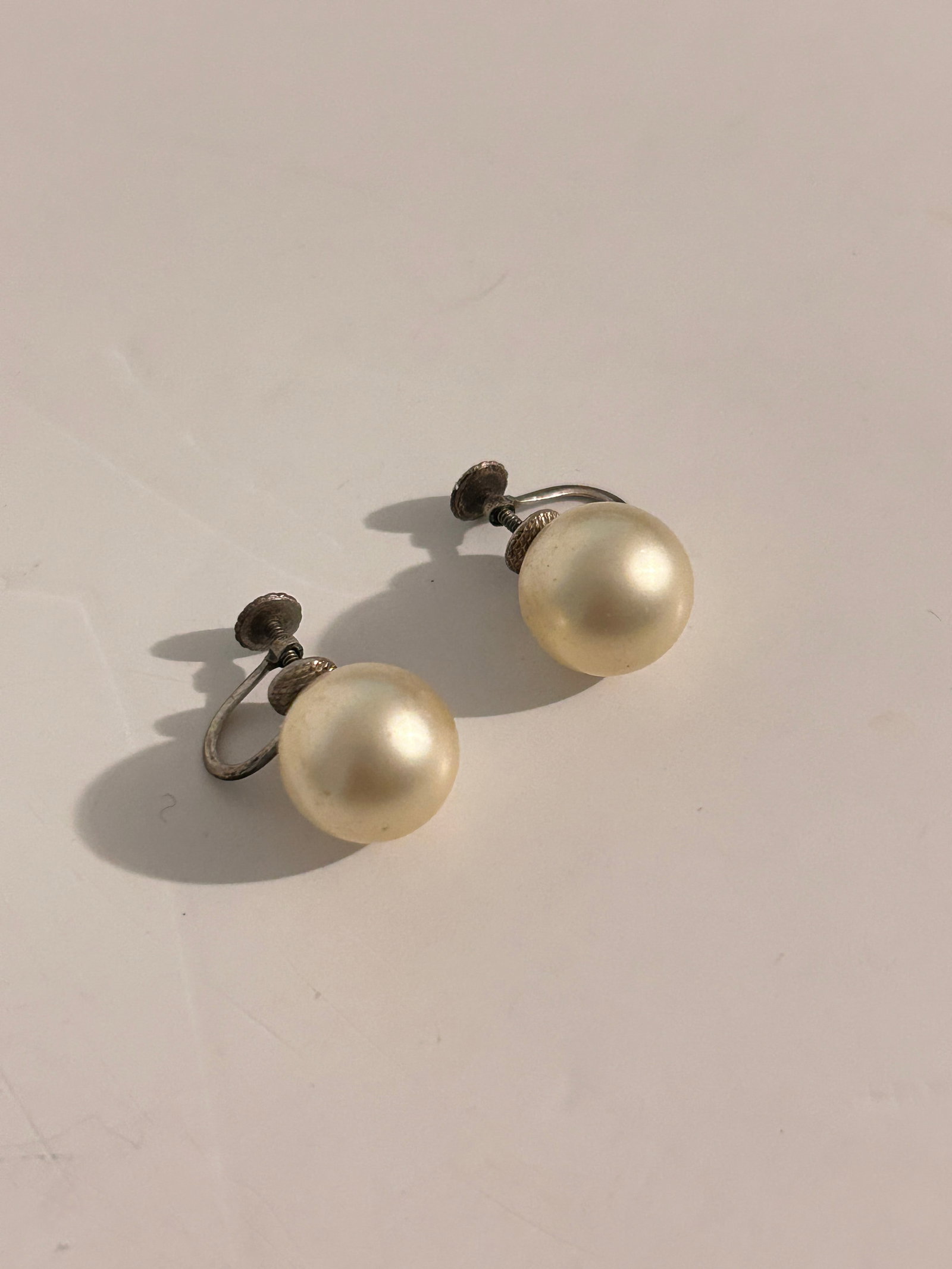 Vintage Sterling Silver Faux Pearl post Earrings: Vintage Sterling Silver Faux Pearl post Earrings Please view all photos as they are part of the description and condition of this Item, Feel free to contact me with questions or picture requests! Used