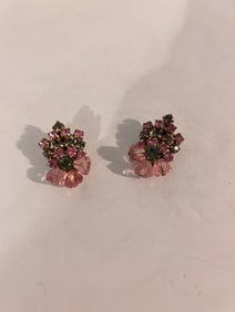 Vintage 1940s clip on Earrings