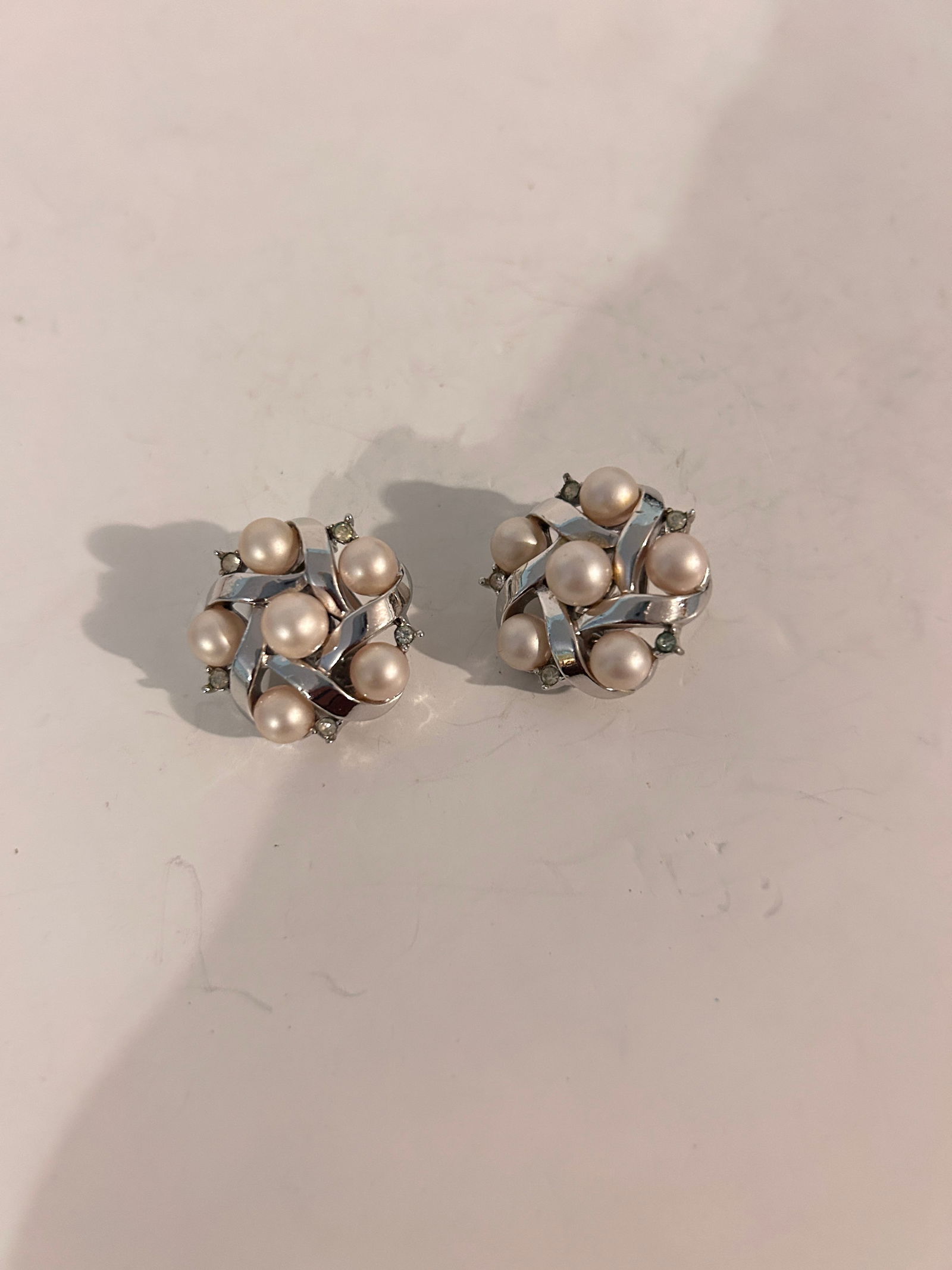 Vintage Trifari silver tone Earrings: Vintage Trifari silver tone Earrings Please view all photos as they are part of the description and condition of this Item, Feel free to contact me with questions or picture requests! Used Item AS IS