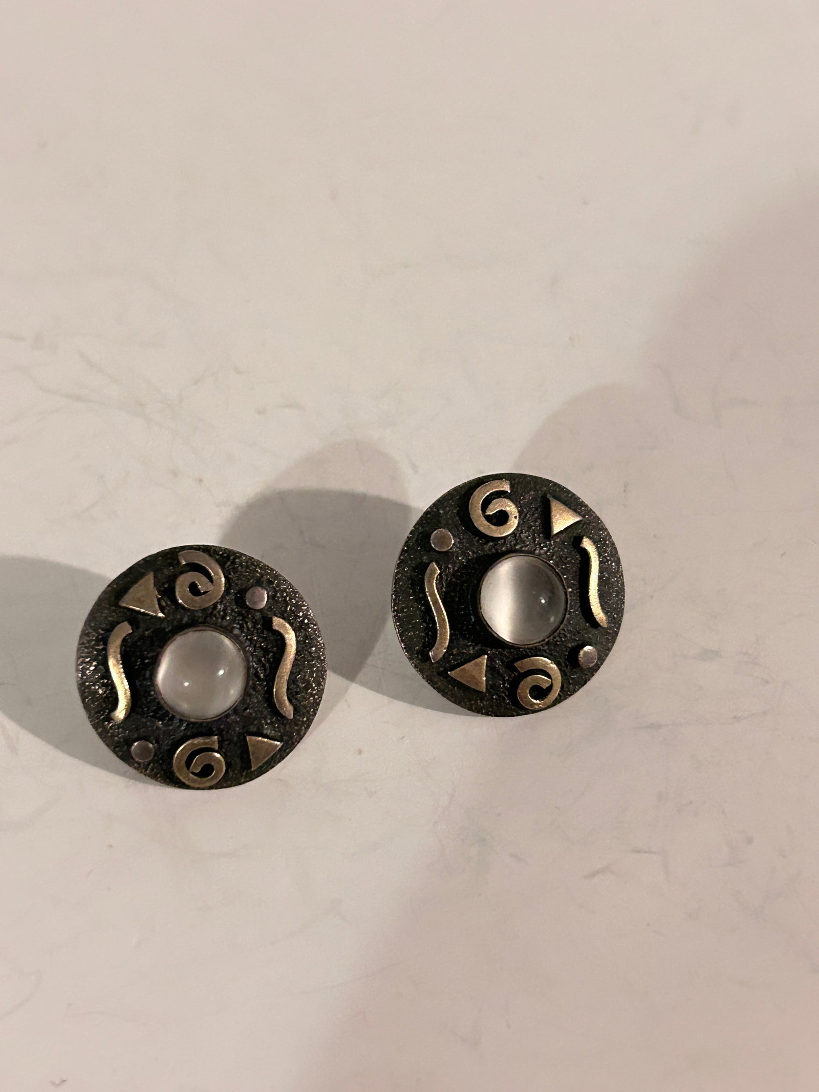 Vintage Sterling Silver Modernist post Earrings: Vintage Sterling Silver Modernist post Earrings Please view all photos as they are part of the description and condition of this Item, Feel free to contact me with questions or picture requests! Used 