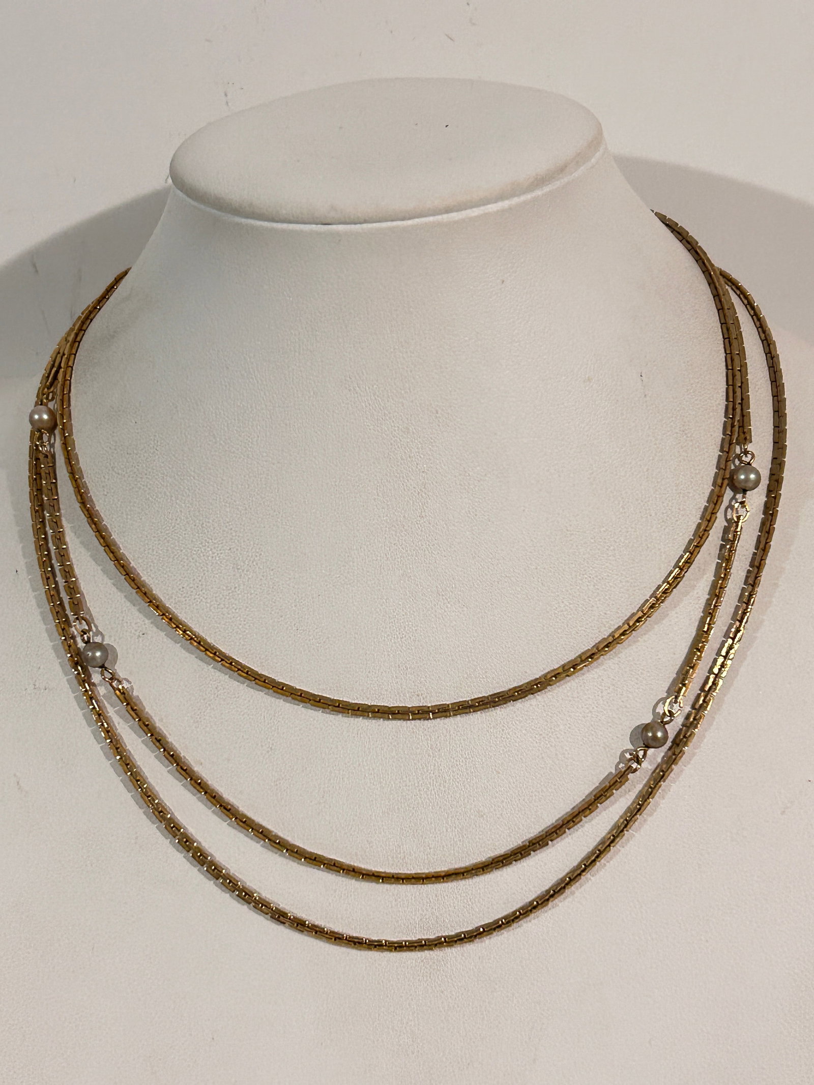 Vintage gold tone 3 strand Necklace Sz 14": Vintage gold tone 3 strand Necklace Sz 14" Please view all photos as they are part of the description and condition of this Item, Feel free to contact me with questions or picture requests! Used Item 