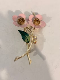 Vintage Gold Tone enamel floral Brooch