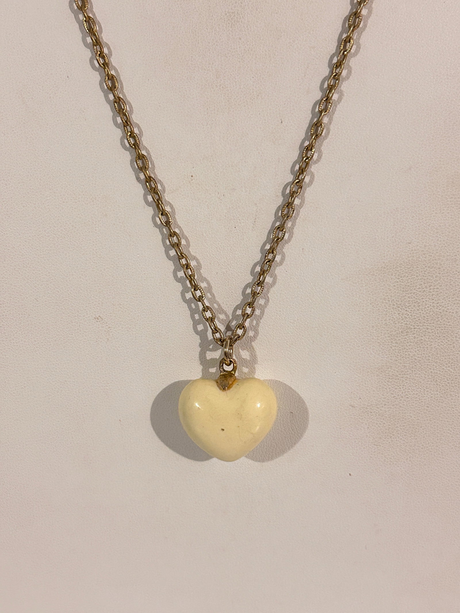 Vintage Gold tone acrylic heart pendant Necklace Sz 24": Vintage Gold tone acrylic heart pendant Necklace Sz 24" Please view all photos as they are part of the description and condition of this Item, Feel free to contact me with questions or picture request