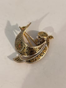Vintage Gold Tone Spanish Damacene sail boat Brooch