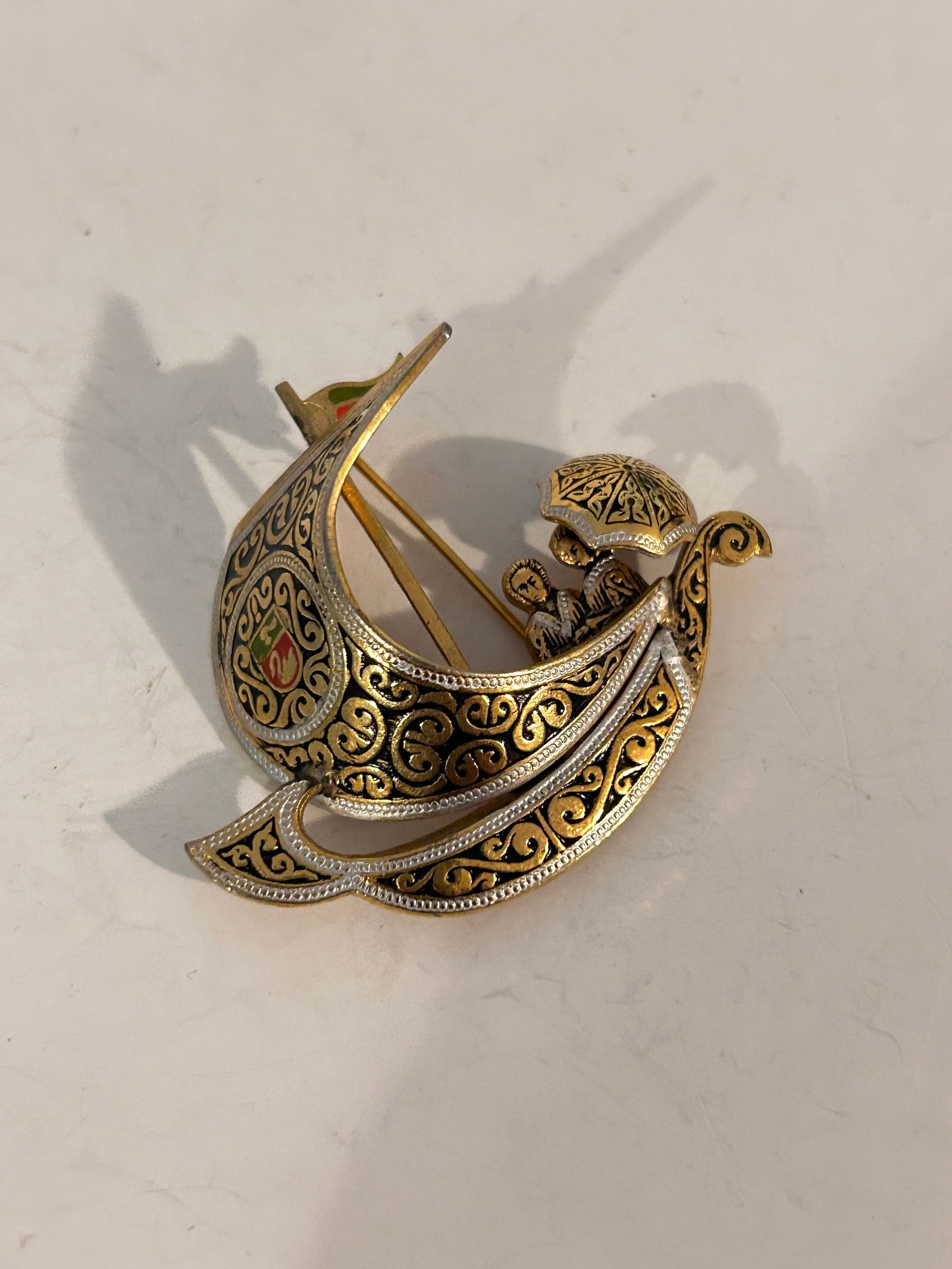 Vintage Gold Tone Spanish Damacene sail boat Brooch: Vintage Gold Tone Spanish Damacene sail boat Brooch Please view all photos as they are part of the description and condition of this Item, Feel free to contact me with questions or picture requests! U