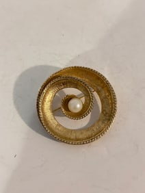 Vintage Gold Tone Capri Brooch