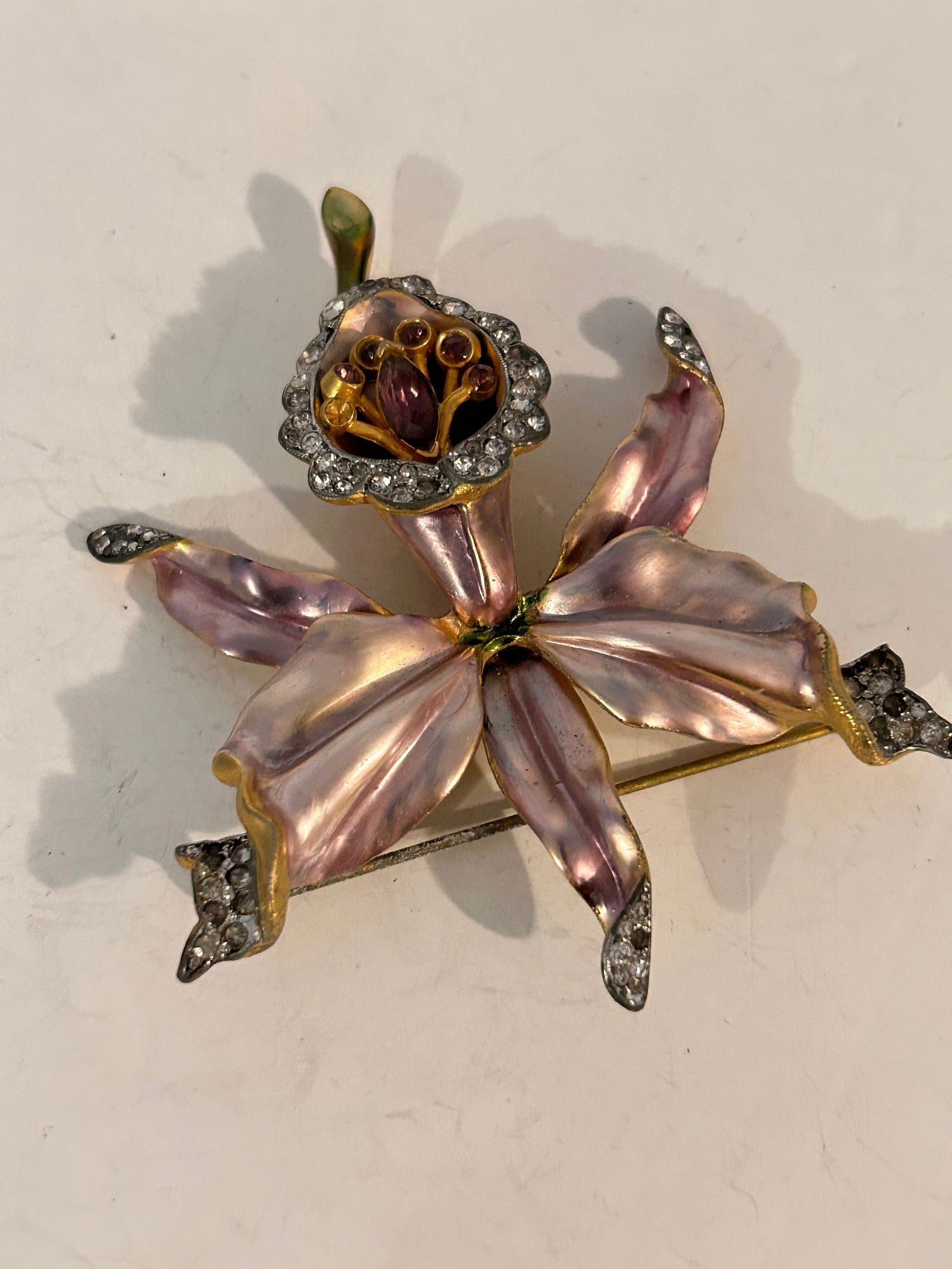 Vintage Gold Tone Unmarked old Coro Orchid Brooch nice 3 1/2": Vintage Gold Tone Unmarked old Coro Orchid Brooch nice 3 1/2" Please view all photos as they are part of the description and condition of this Item, Feel free to contact me with questions or picture r