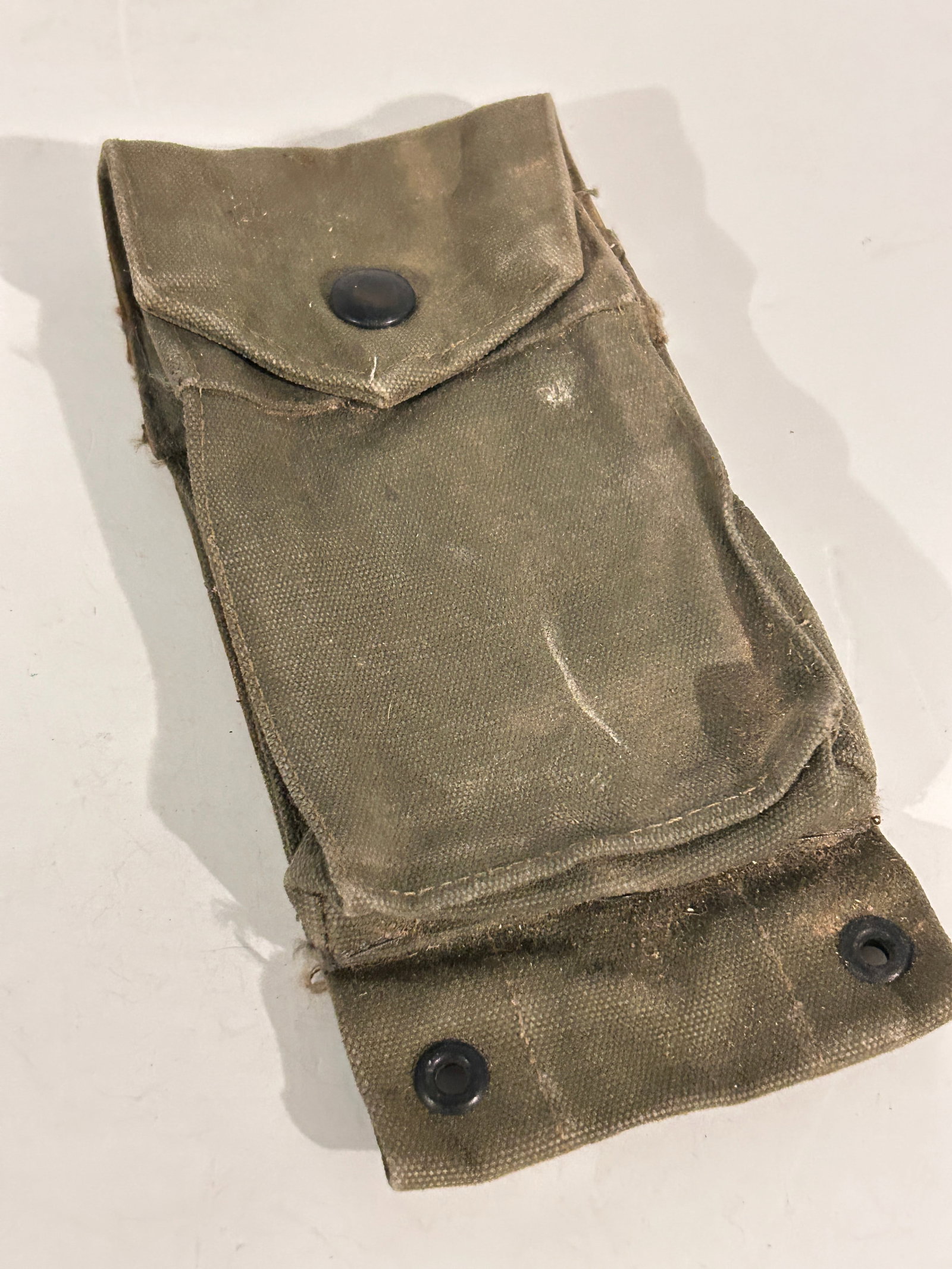 Vintage Early Vietnam Amo Belt Pouch Military: Vintage Early Vietnam Amo Belt Pouch Military Please view all photos as they are part of the description and condition of this Item, Feel free to contact me with questions or picture requests! Used It