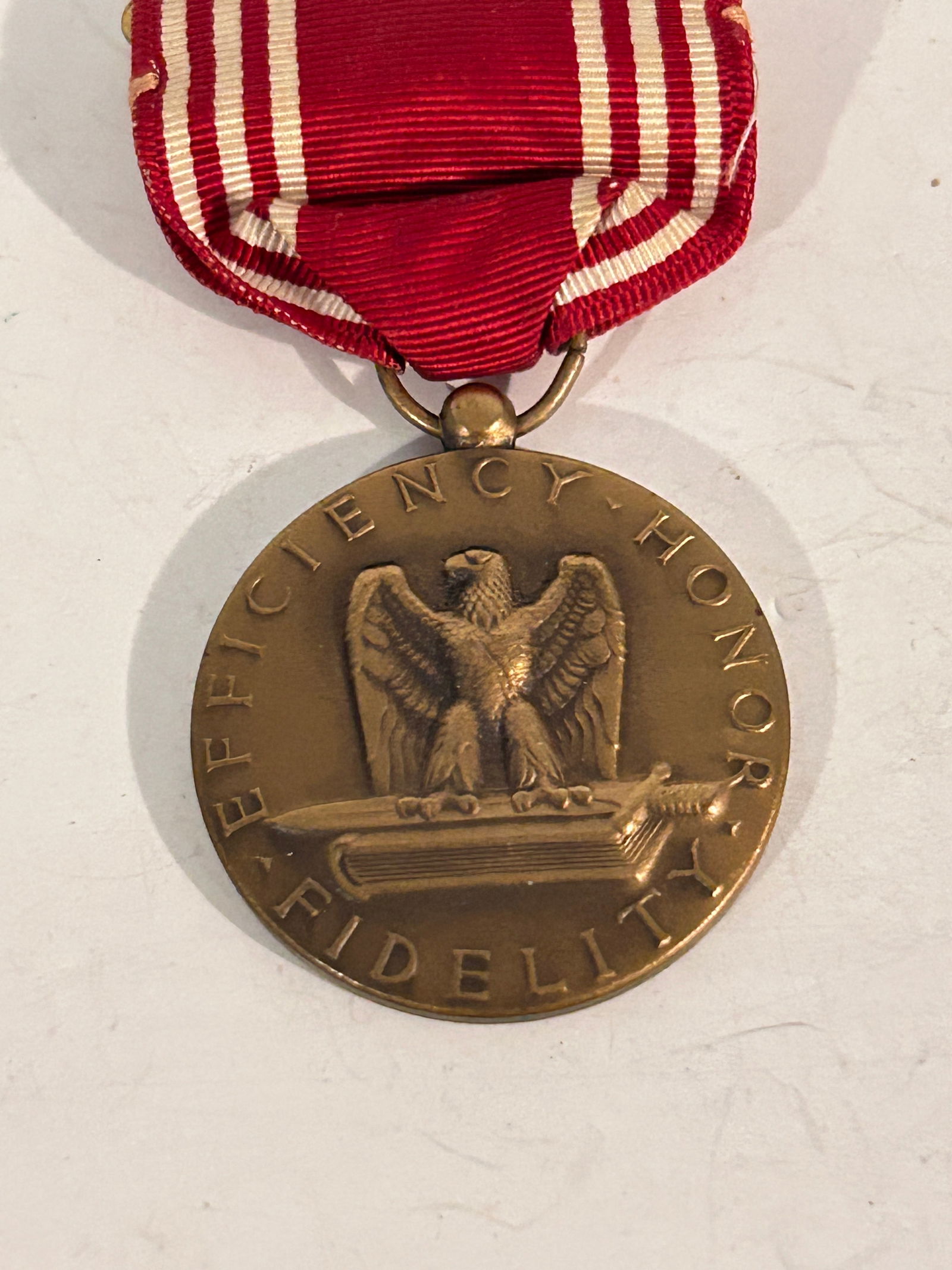 Vintage Antique WWII US Army Brass Medal Efficiency Honor Fidelity Pin Ribbon (1 of 3)