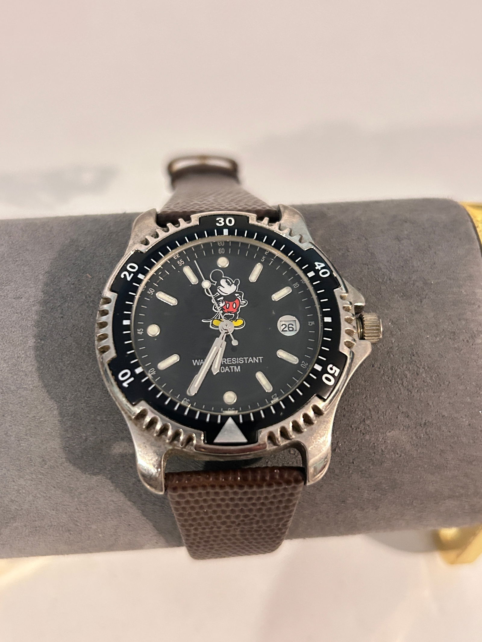 Vintage working Mickey Mouse quartz Watch (1 of 4)