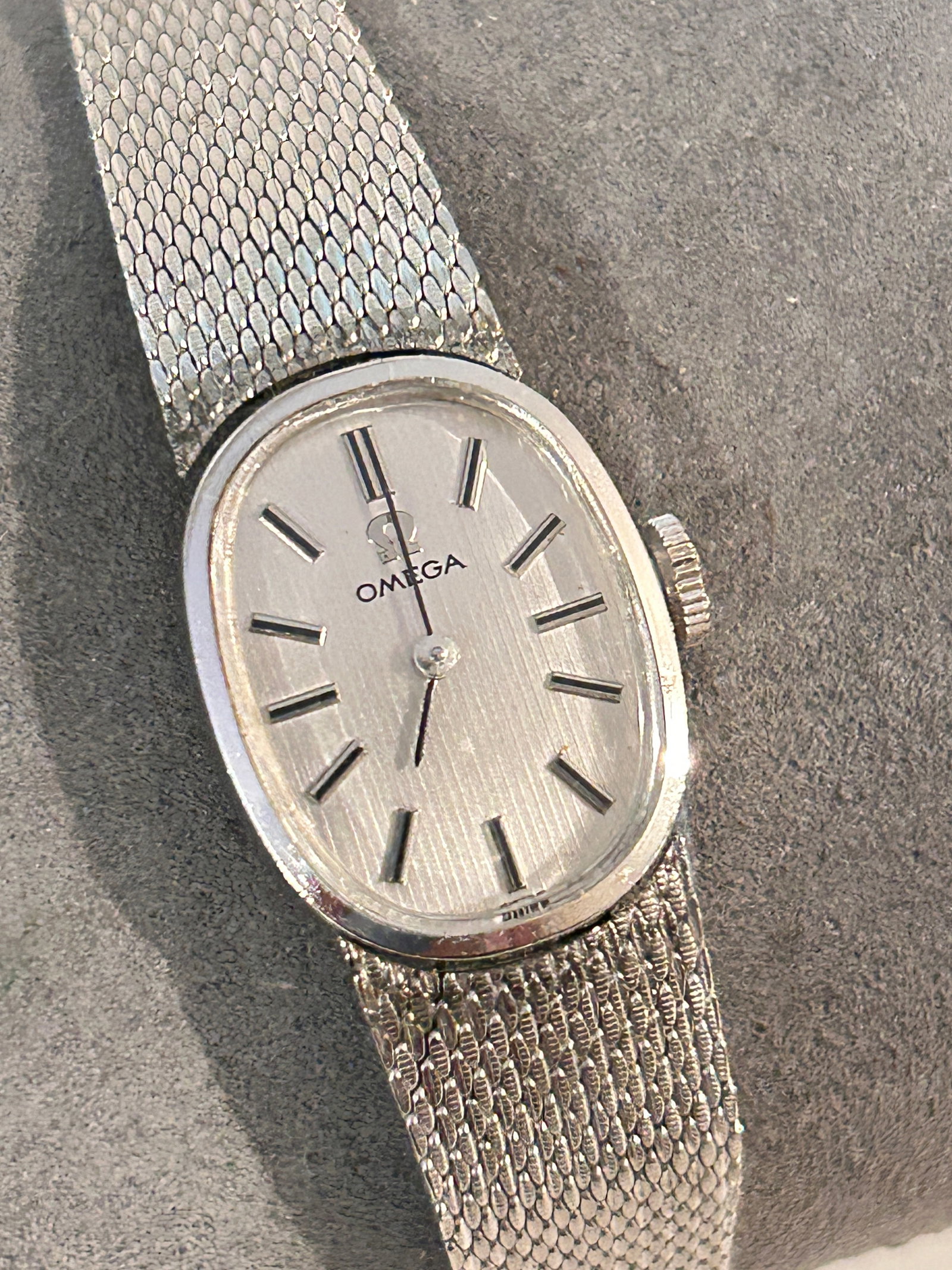 Vintage Ladies OMEGA 10K Gold Filled Mesh Band Hand Wind Watch working: Vintage Ladies OMEGA 10K Gold Filled Mesh Band Hand Wind Watch working Please view all photos as they are part of the description and condition of this Item, Feel free to contact me with questions or 