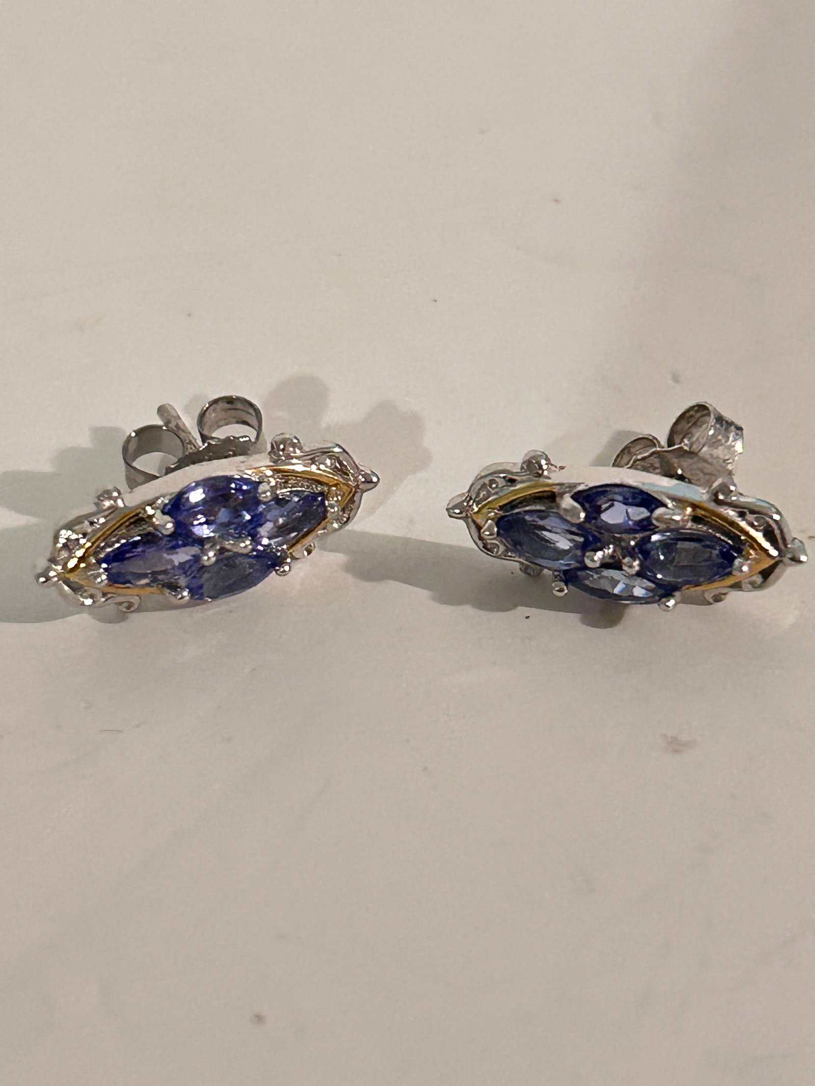 Vintage Sterling Silver Post Earrings: Vintage Sterling Silver Post Earrings Please view all photos as they are part of the description and condition of this Item, Feel free to contact me with questions or picture requests! Used Item AS IS