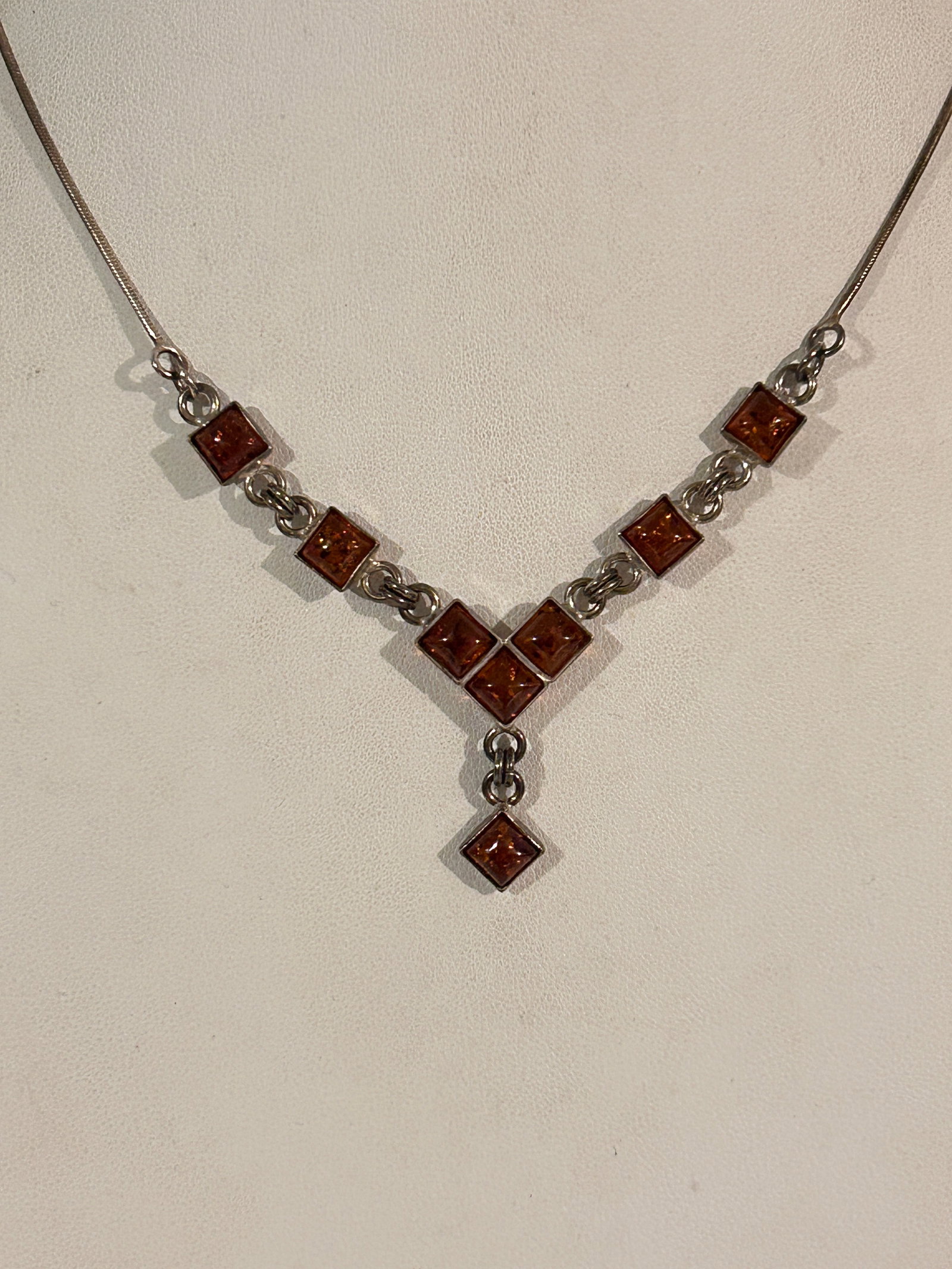 Vintage Sterling Silver Amber Necklace 16": Vintage Sterling Silver Amber Necklace 16" Please view all photos as they are part of the description and condition of this Item, Feel free to contact me with questions or picture requests! Used Item 
