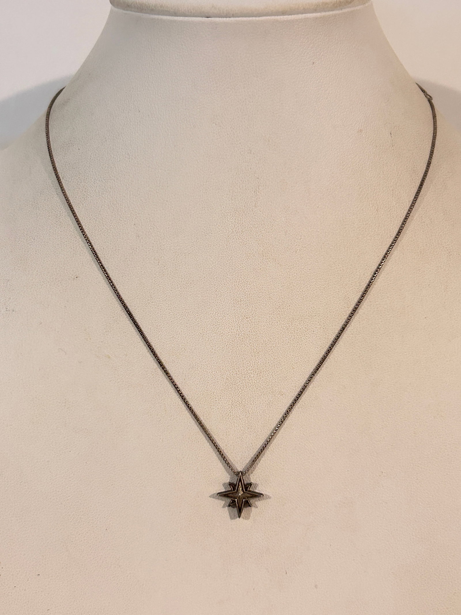 Vintage Sterling Silver Alex & Andi Necklace 18": Vintage Sterling Silver Alex & Andi Necklace 18" Please view all photos as they are part of the description and condition of this Item, Feel free to contact me with questions or picture requests! Used
