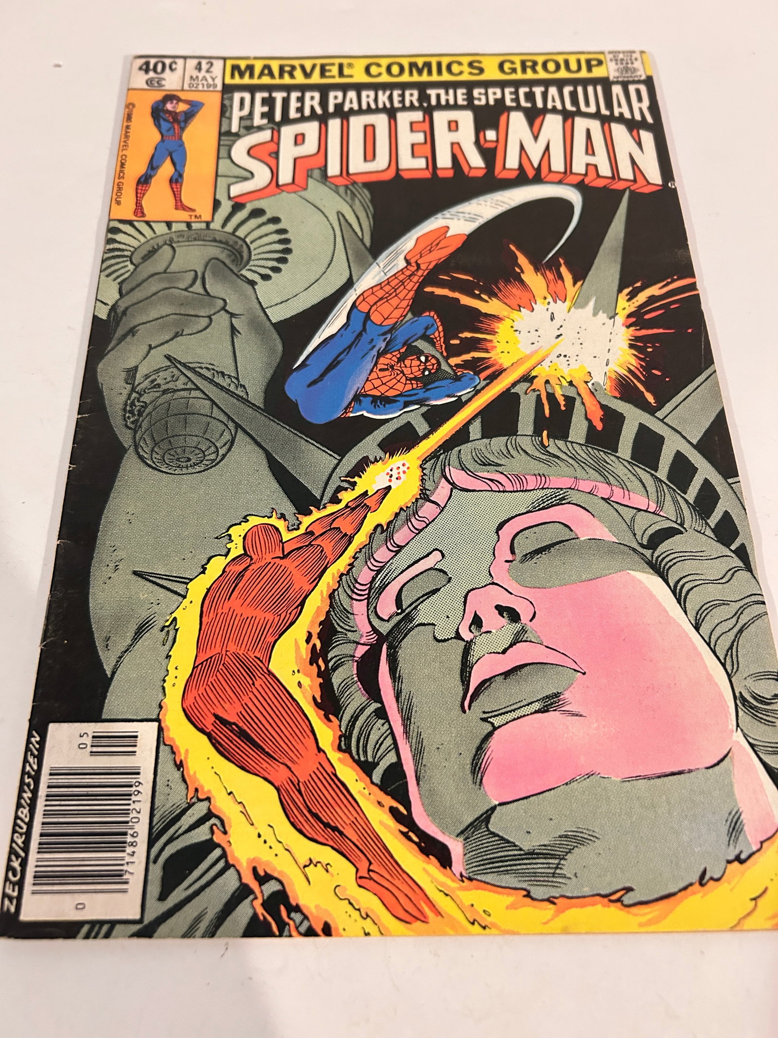 Vintage Comic Book Peter Parker Spectacular Spider-Man # 42: Vintage Comic Book Peter Parker Spectacular Spider-Man # 42 Please view all photos as they are part of the description and condition of this Item, Feel free to contact me with questions or picture req