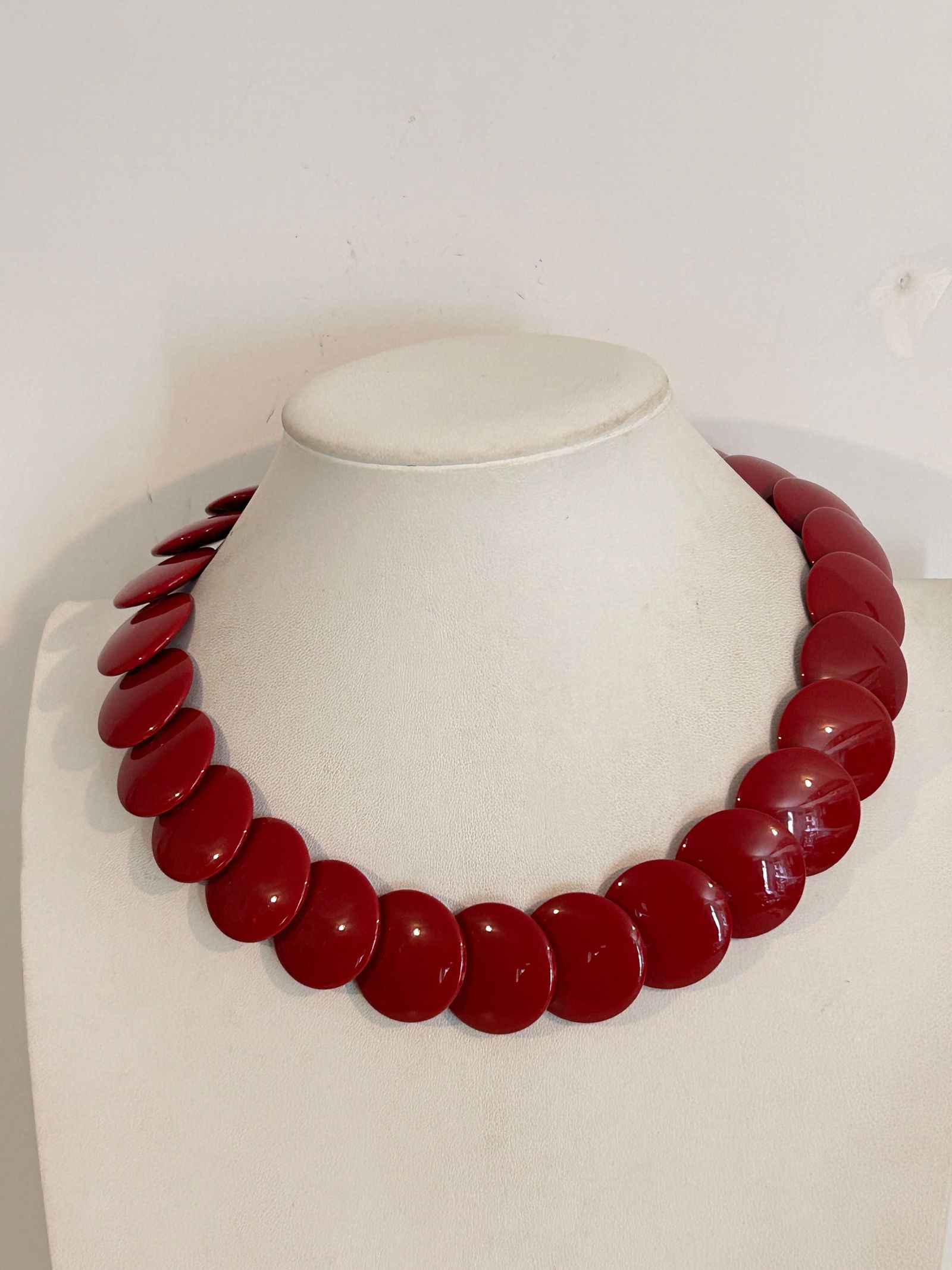 Vintage Trifari flat bead Necklace Sz 19": Vintage Trifari flat bead Necklace Sz 19" Please view all photos as they are part of the description and condition of this Item, Feel free to contact me with questions or picture requests! Used Item A