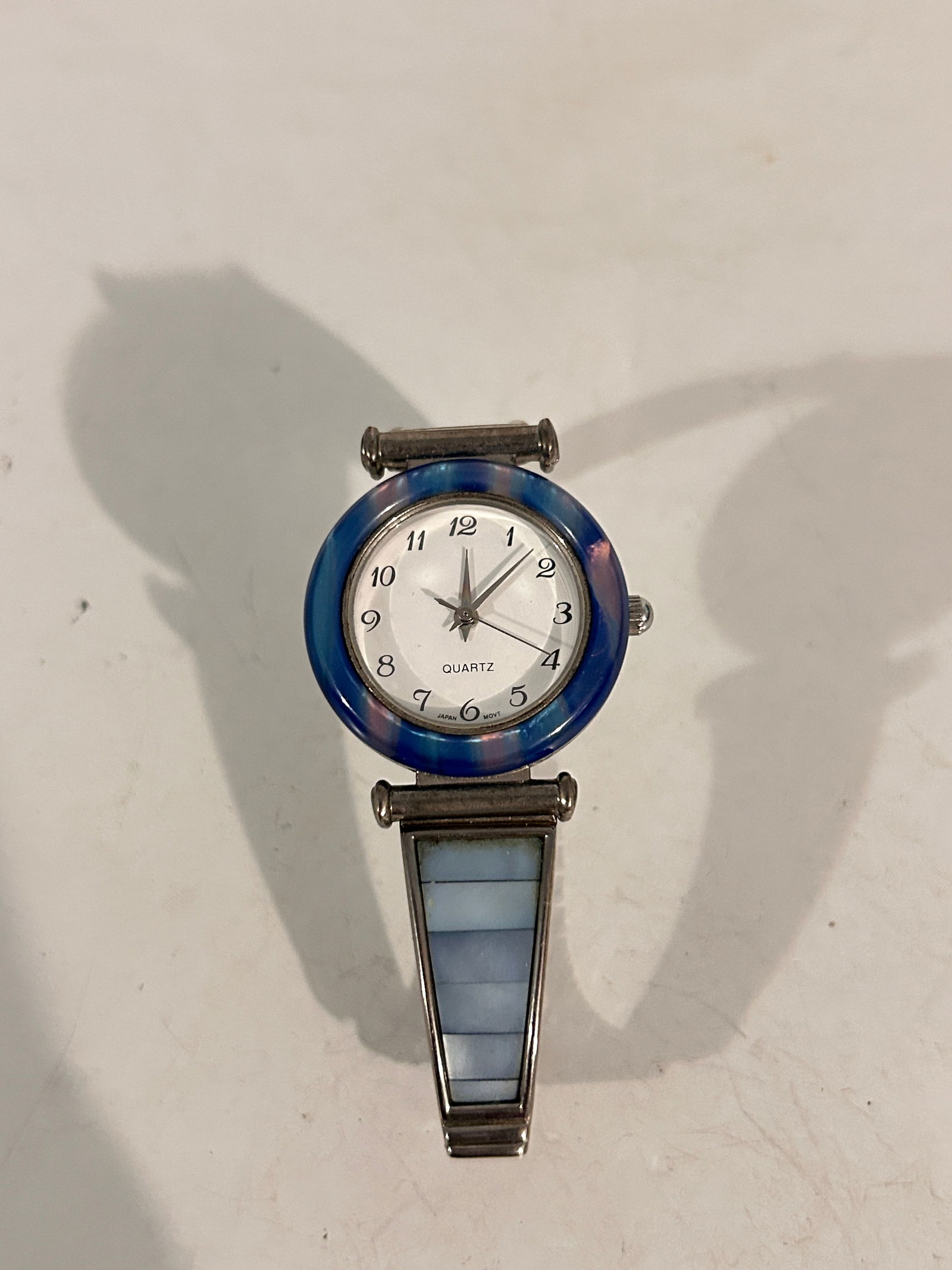 Vintage Quartz working Watch needs bat: Vintage Quartz working Watch needs bat Please view all photos as they are part of the description and condition of this Item, Feel free to contact me with questions or picture requests! Used Item AS I