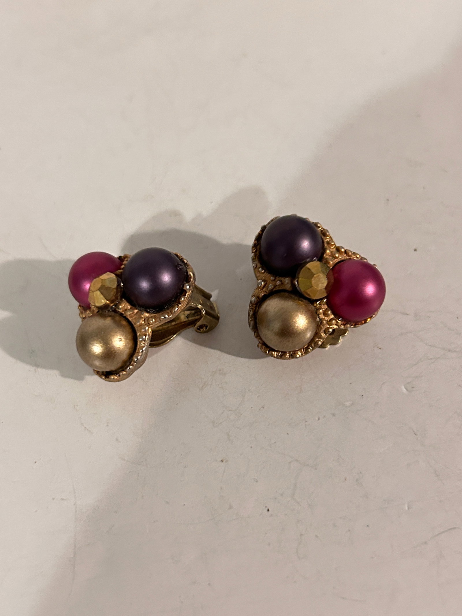 Vintage Star Earrings: Vintage Star Earrings Please view all photos as they are part of the description and condition of this Item, Feel free to contact me with questions or picture requests! Used Item AS IS