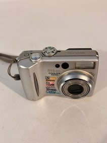 Vintage Nikon Coolpix 5200 5.1MP Compact Digital Camera Untested