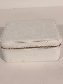 Pandora White Travel Jewelry Box Embossed Floral Gold Zipper Gray Lining Classic