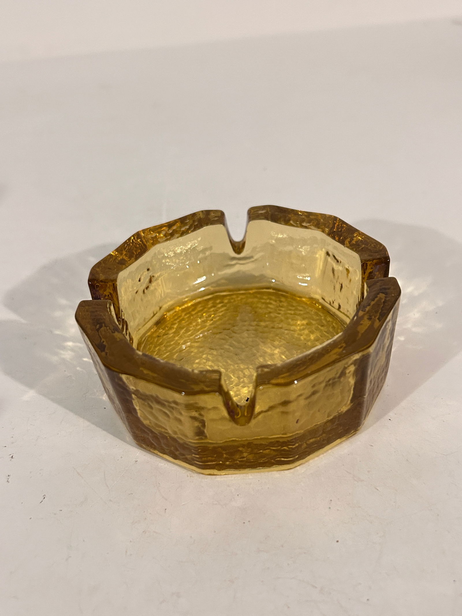 Vintage Amber Ashtray: Vintage Amber Ashtray Please view all photos as they are part of the description and condition of this Item, Feel free to contact me with questions or picture requests! Used Item AS IS