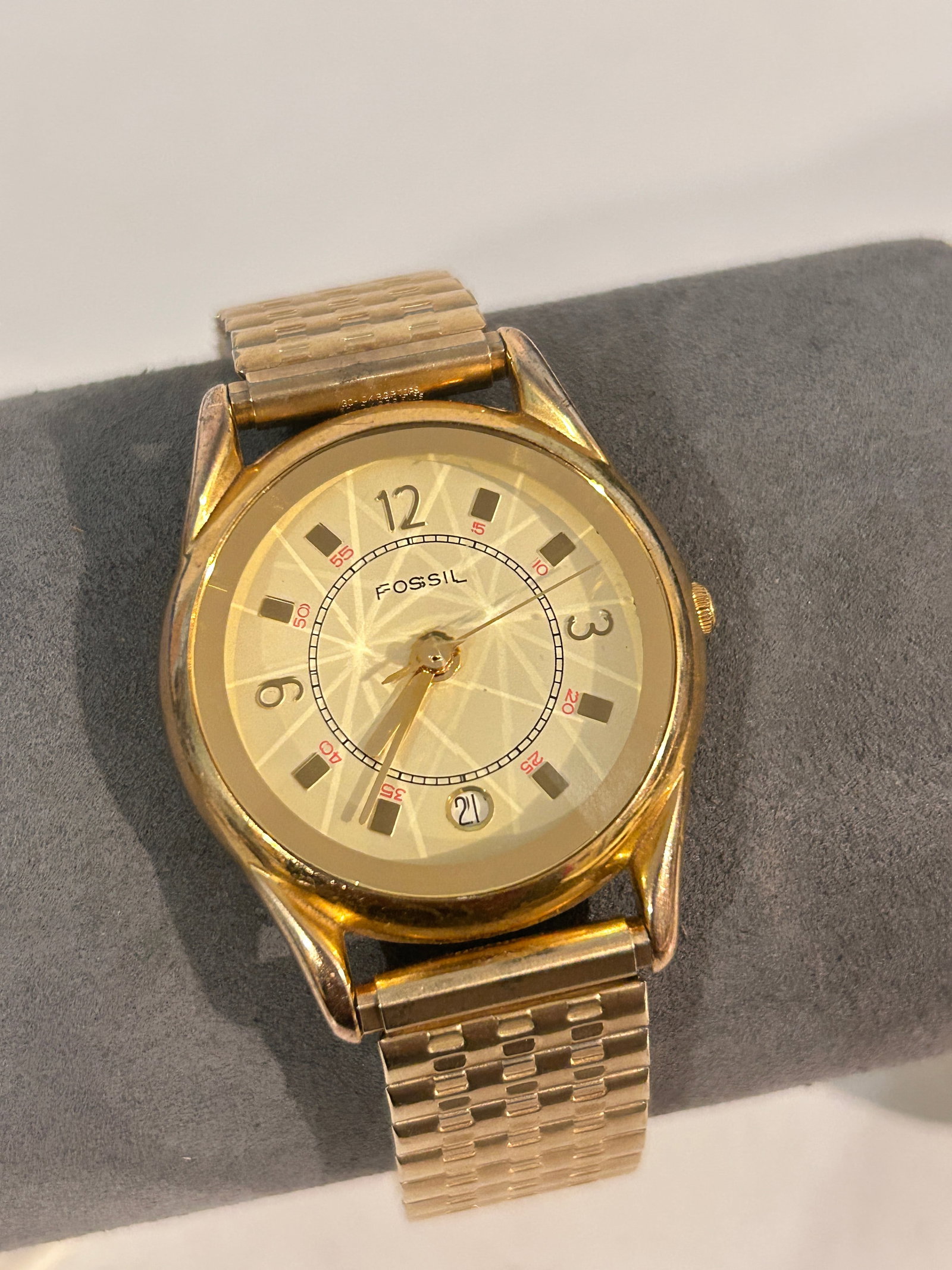Fossil Vintage Watch Prism Crystal PC-7384 Working: Fossil Vintage Watch Prism Crystal PC-7384 Working Please view all photos as they are part of the description and condition of this Item, Feel free to contact me with questions or picture requests! Us