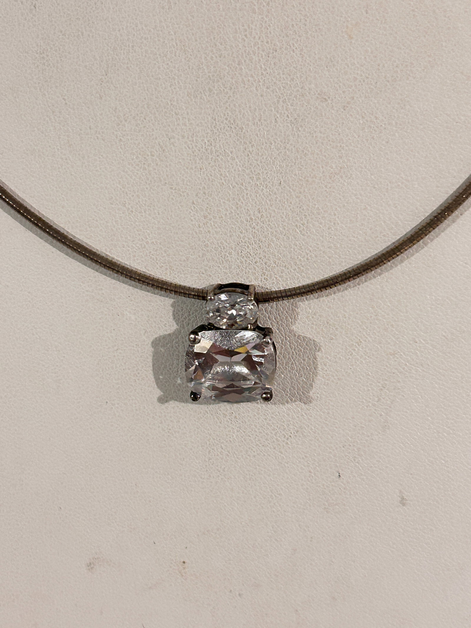 Vintage Sterling Silver Avon pendant choker Necklace 16": Vintage Sterling Silver Avon pendant choker Necklace 16" Please view all photos as they are part of the description and condition of this Item, Feel free to contact me with questions or picture reques